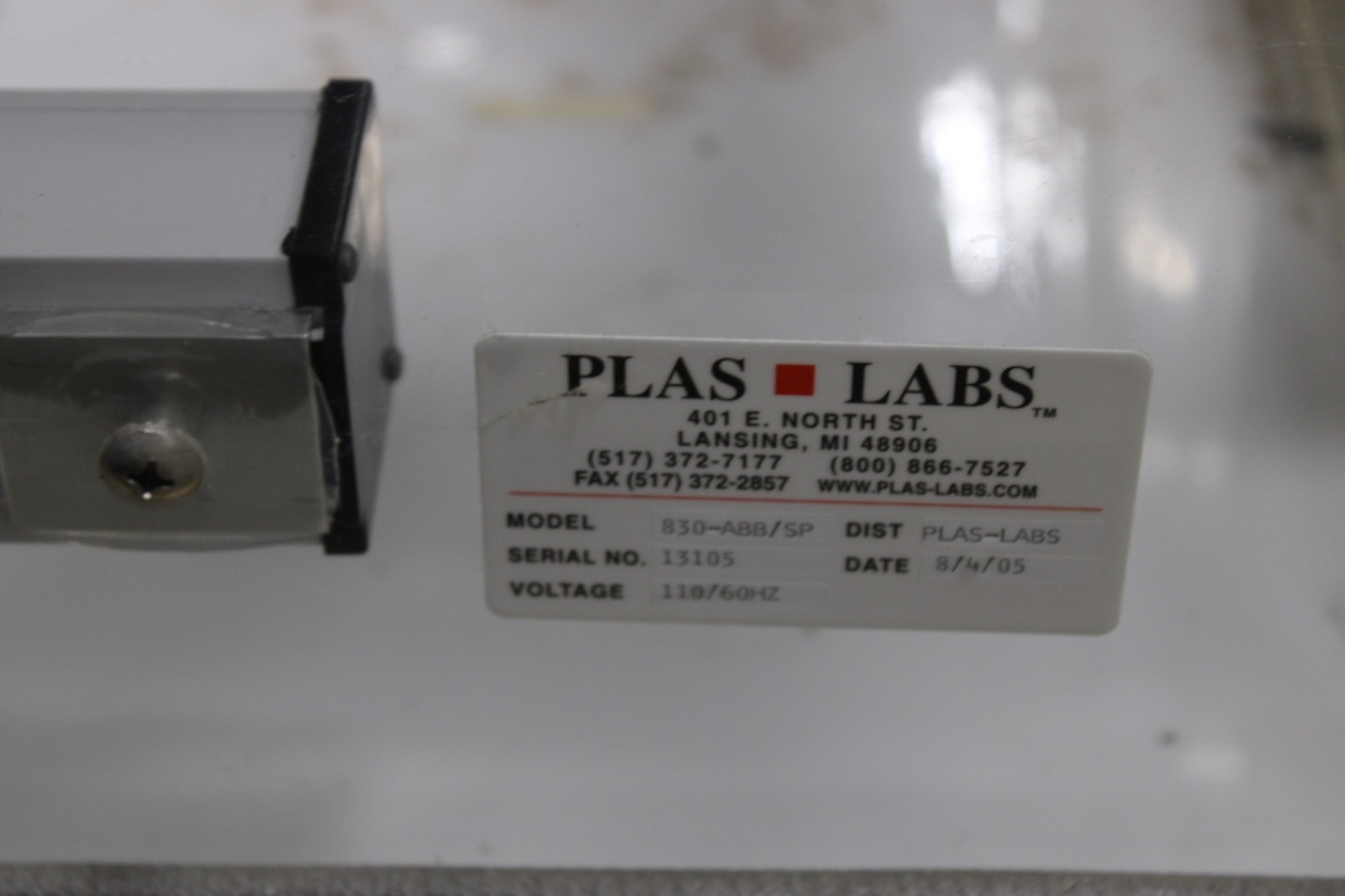 Plaslabs Glove Box 830-ABB/SP 110V