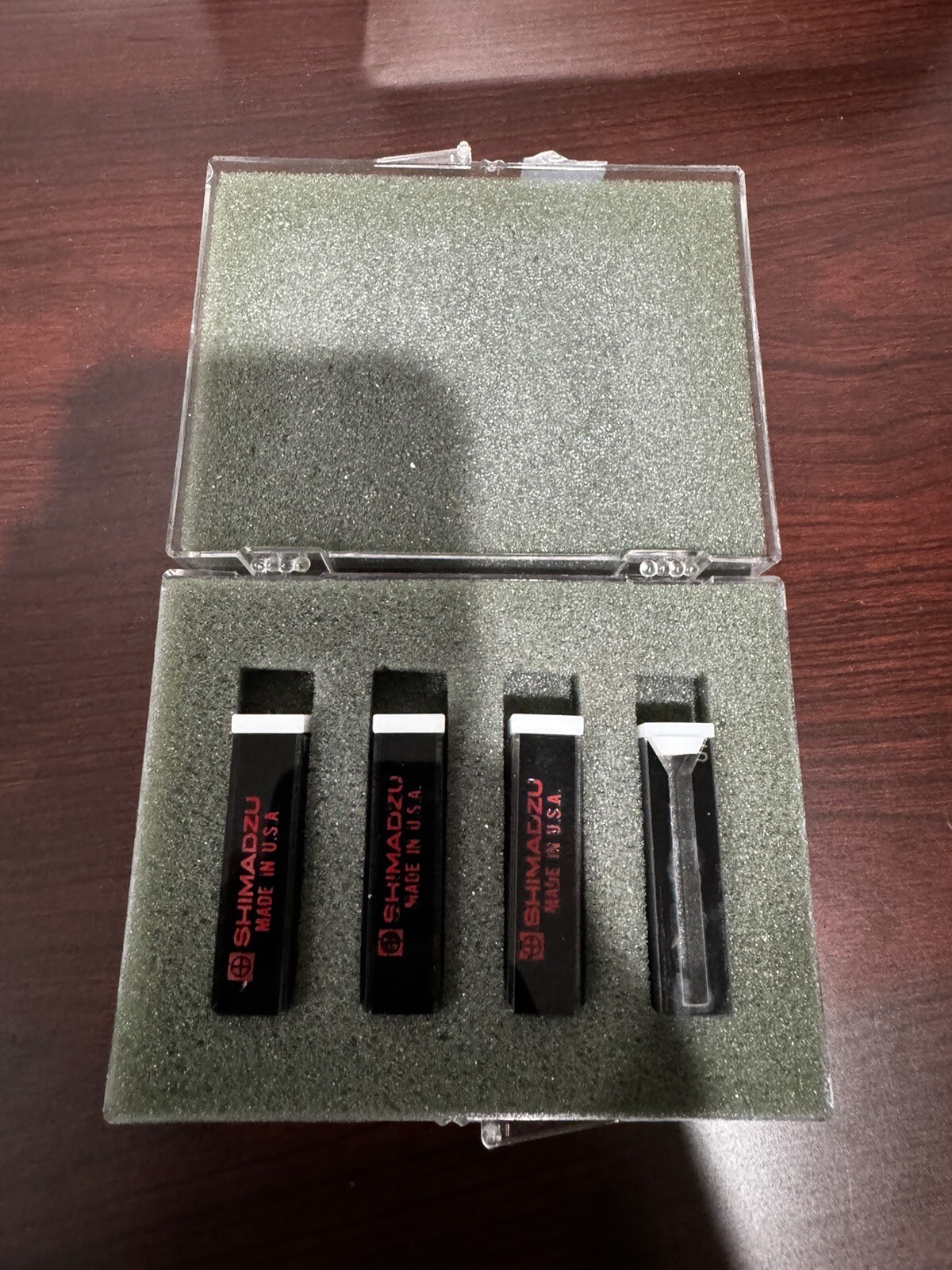 Shimadzu Quartz Cell 10mm path length, 3.5ml 3x and 1 Unbranded Quartz Cell Used