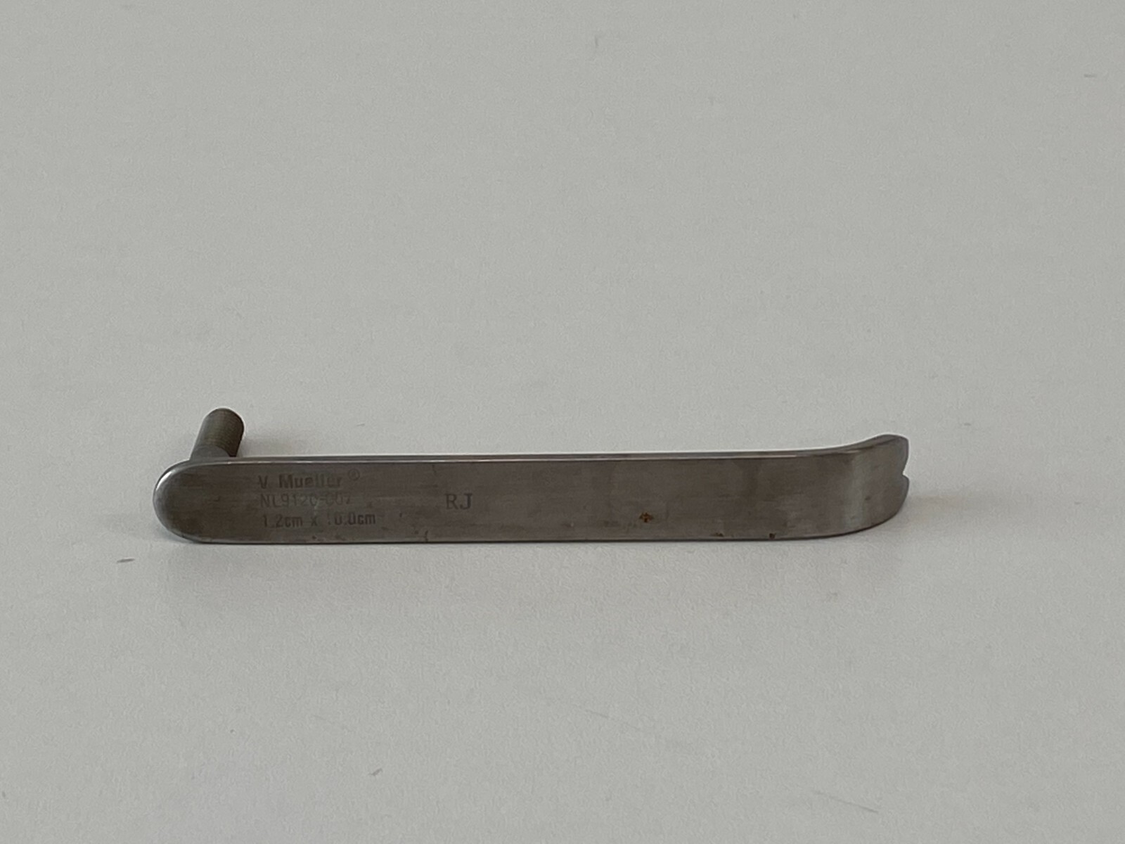 L26: V.Mueller NL9120-007 Retractor