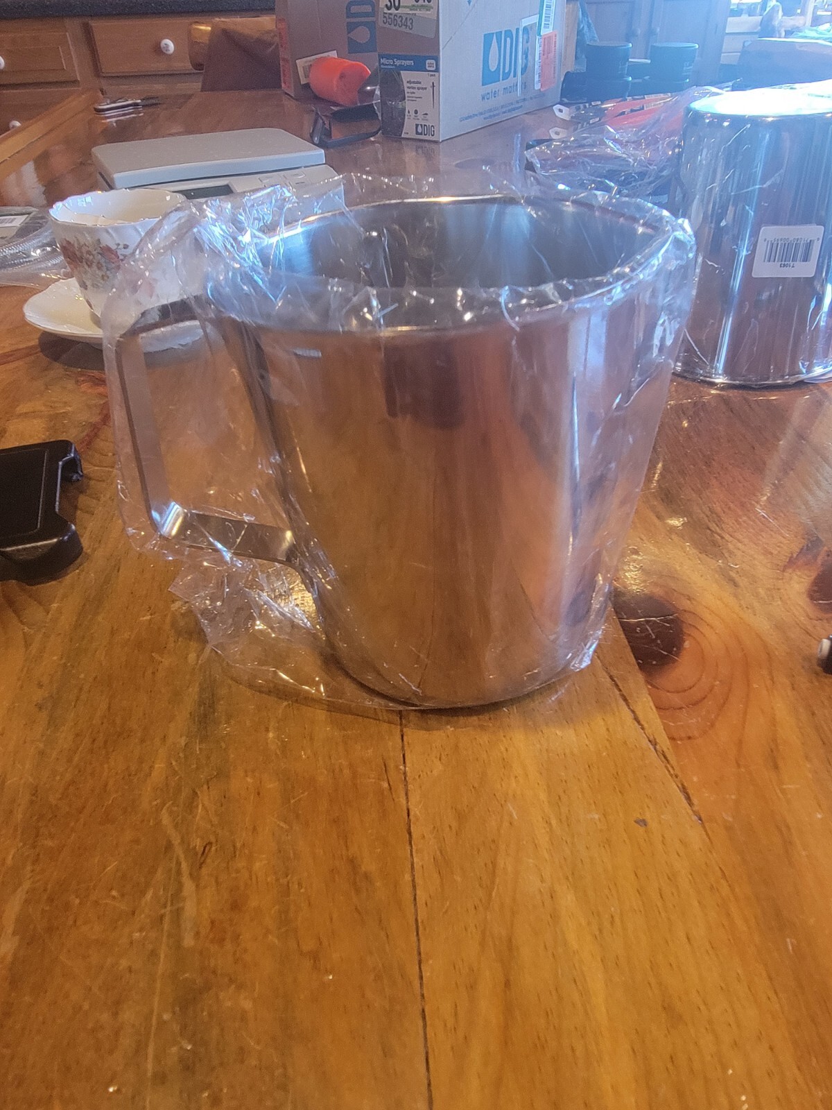 Graduated Stainless Steel by Polar Ware Measures 32 oz, T1063