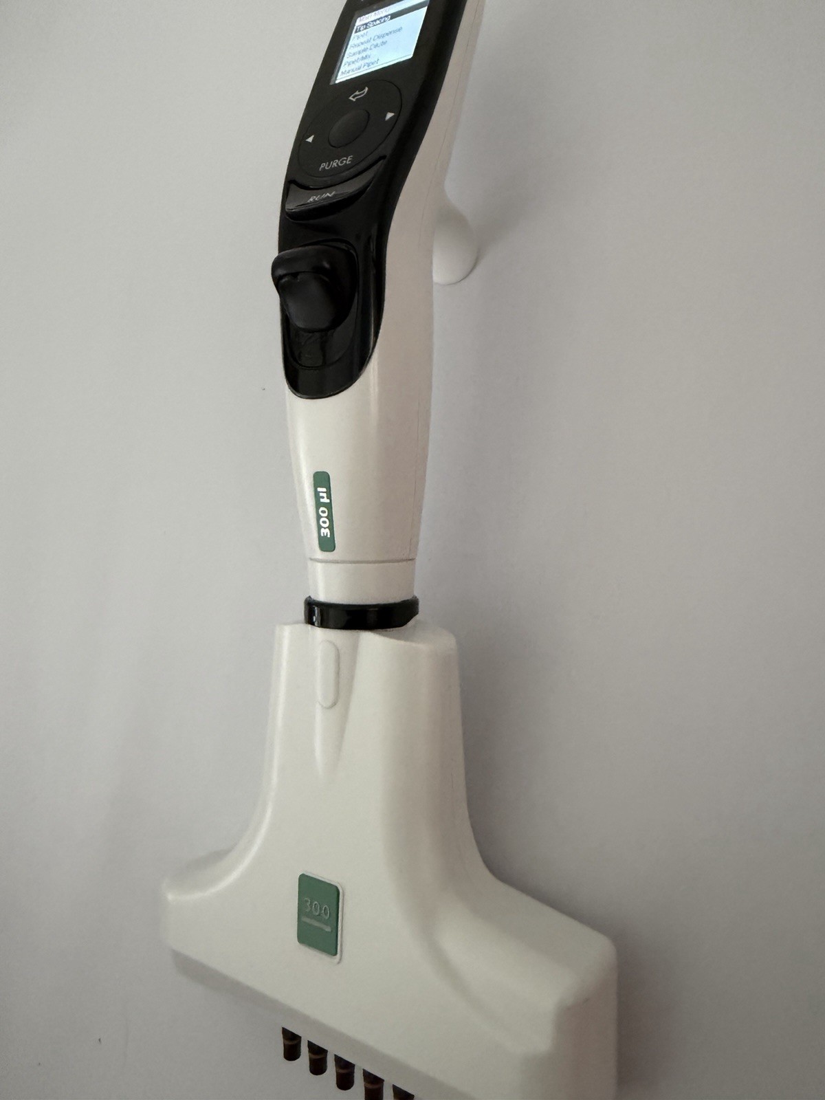 Integra Voyager (adjustable) 300uL 6-channel electronic pipette