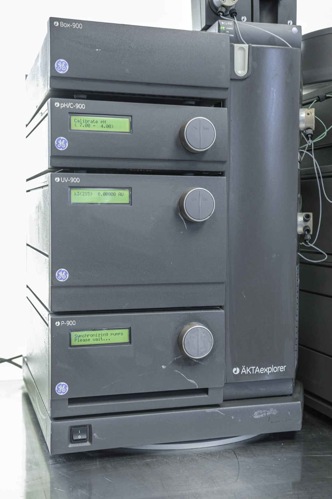 GE Amersham ÄKTA Purifier Chromatography System w/ P-900 UV-900 pH/C-900 P-920