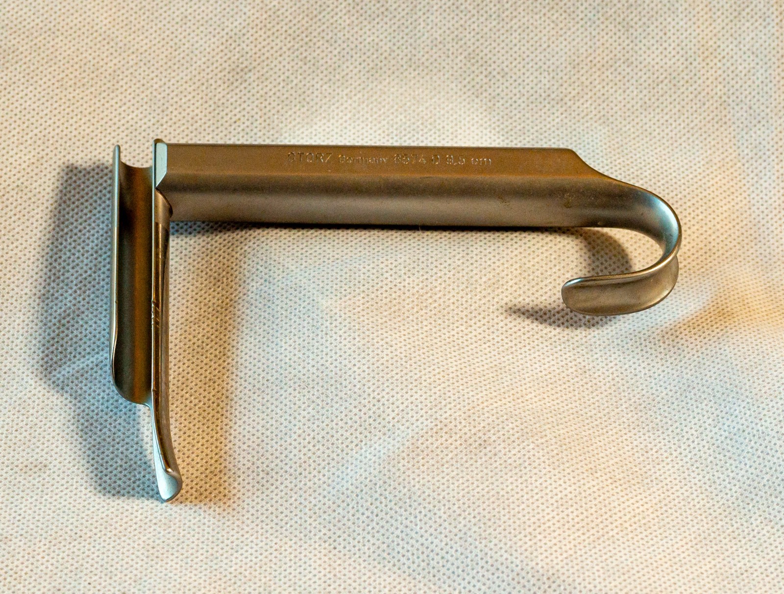 KARL STORZ PEDIATRIC (BENJAMIN) SLOTTED LARYNGOSCOPE, 9.5CM LENGTH