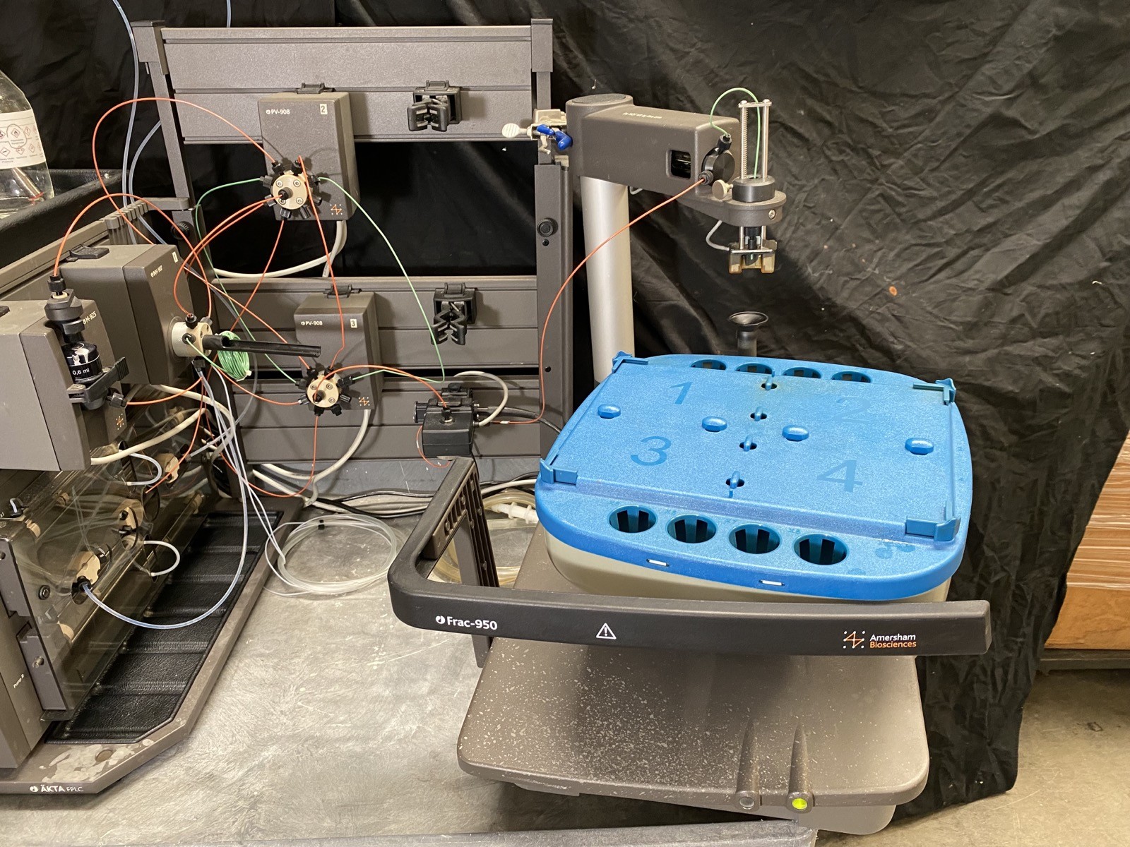 AMERSHAM BIOSCIENCES AKTA FPLC Frac-950 Cytiva CU-950 Chromatography System