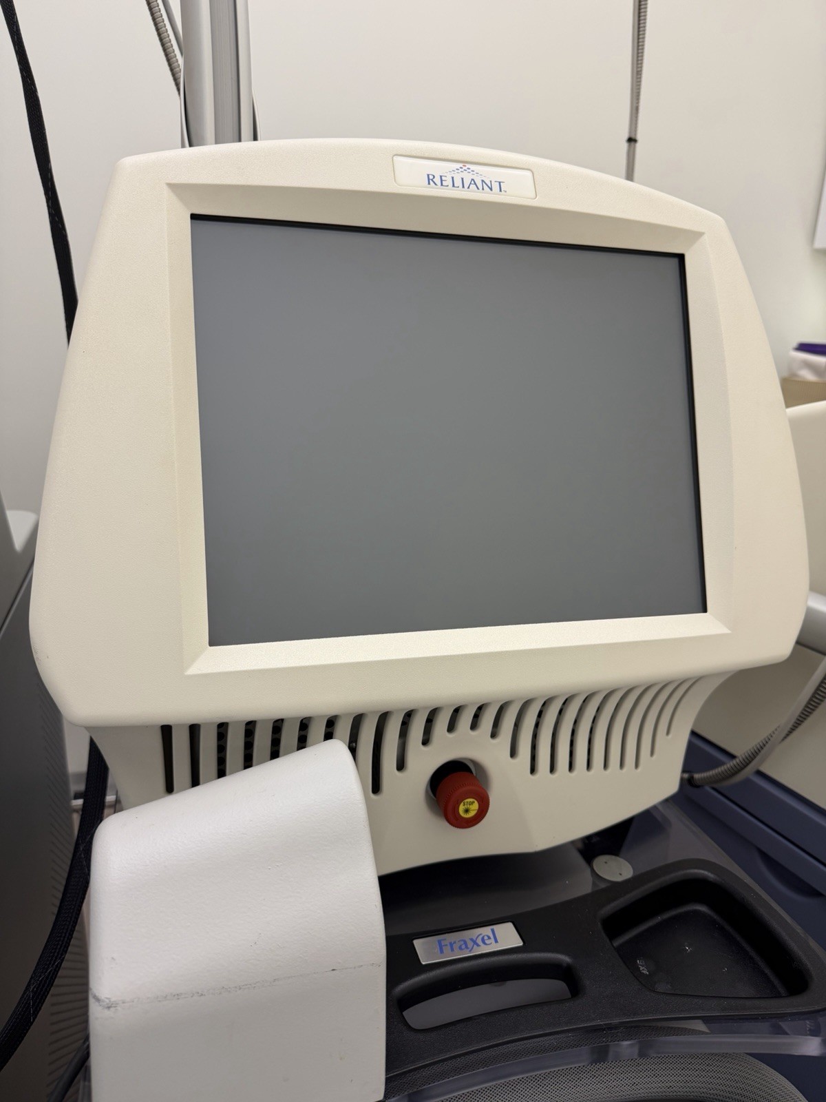 Reliant Fraxel SR 1500 1550nm Erbium Fiber Laser System w/ Handpiece