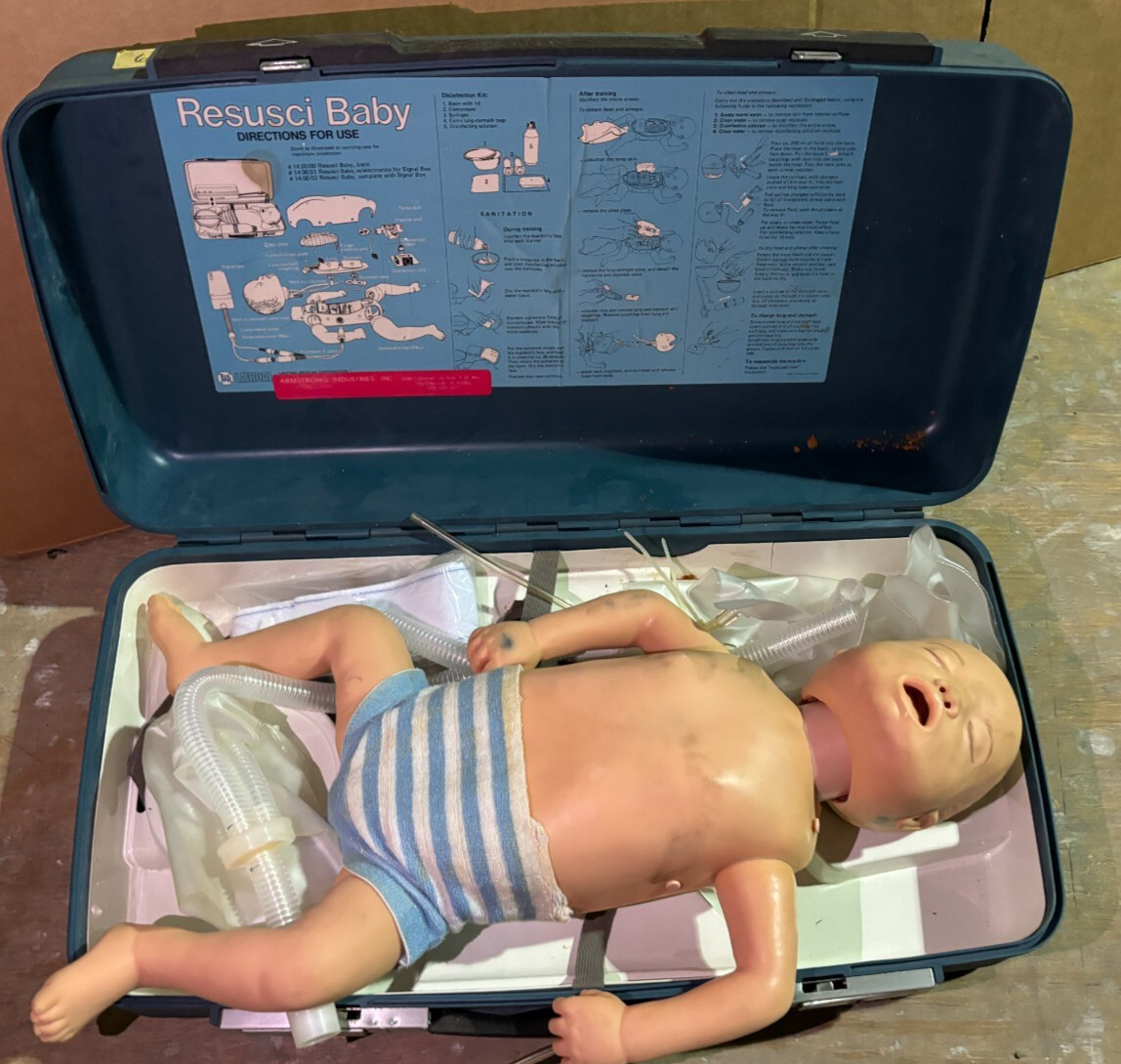 LAERDAL RESUSCI BABY FIRST AID CPR TRAINING MANNEQUIN FULL BODY WITH PARTS