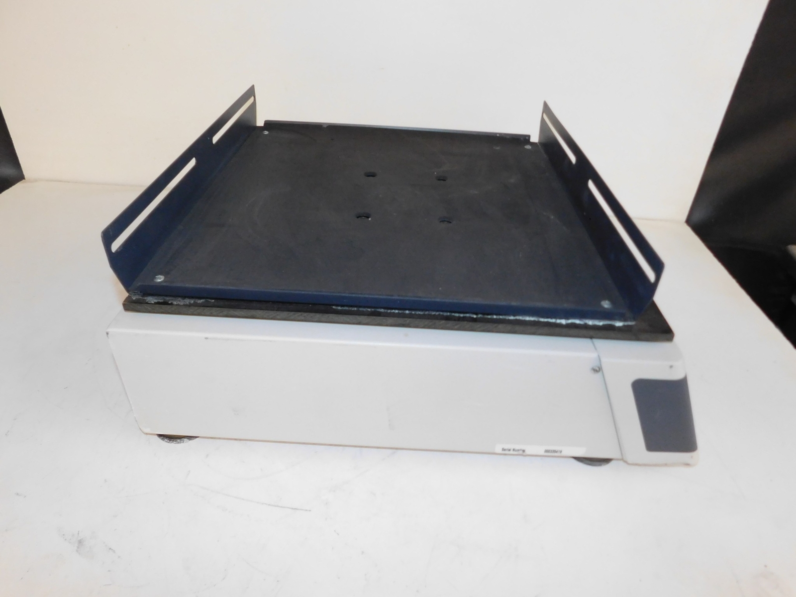 NEW BRUNSWICK SCIENTIFIC INNOVA 2100 PLATFORM SHAKER (FSY62)