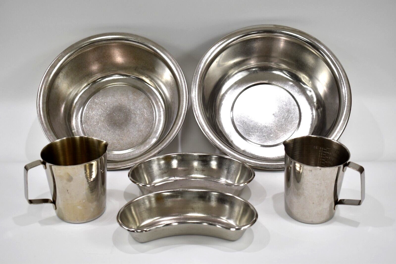Medical Surgical Wash Basins, Emesis/Kidney, and Graduated Measure Beaker 6 PCS