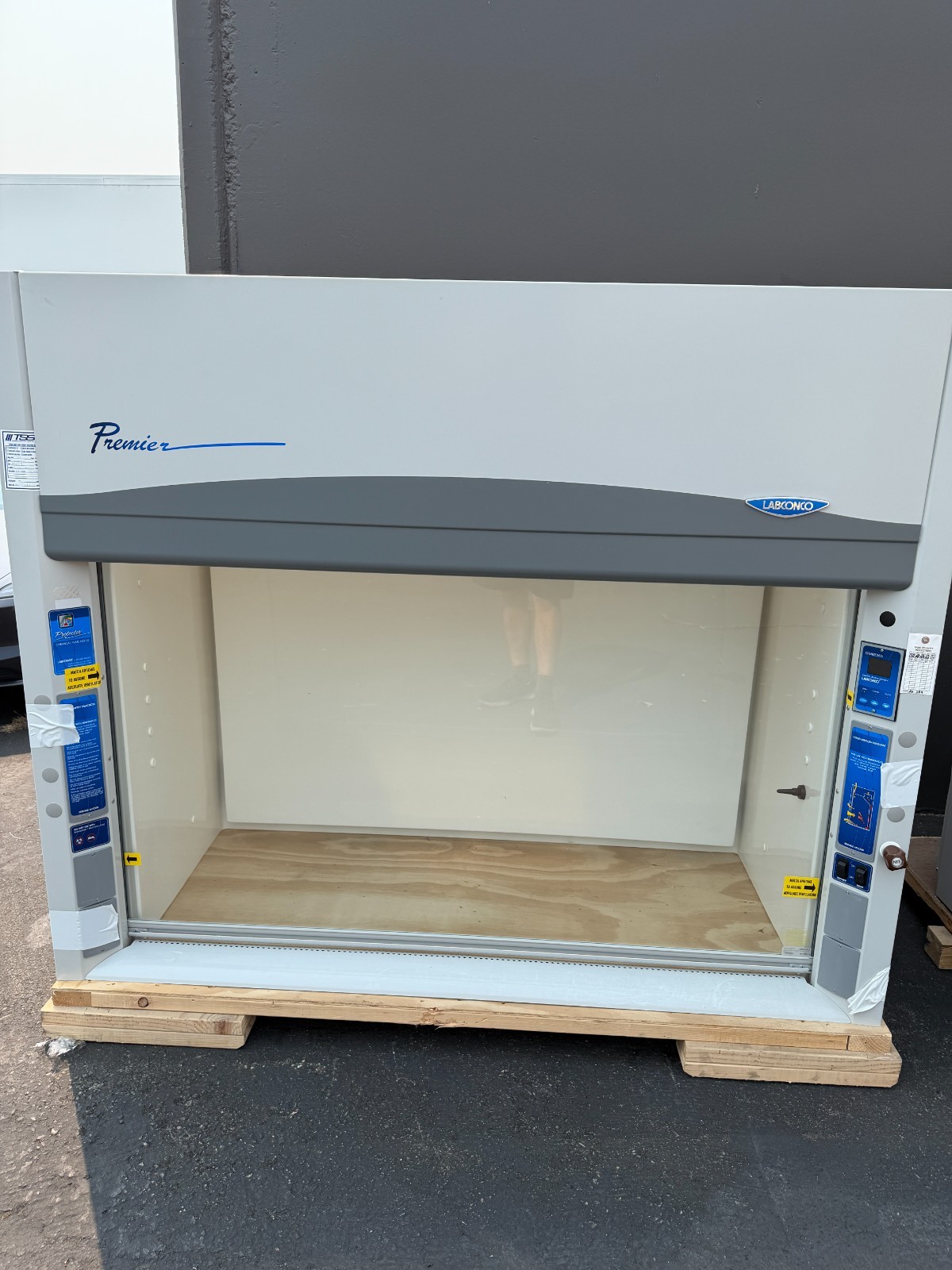 Labconco Protector Premier 6ft Chemical Fume Hood