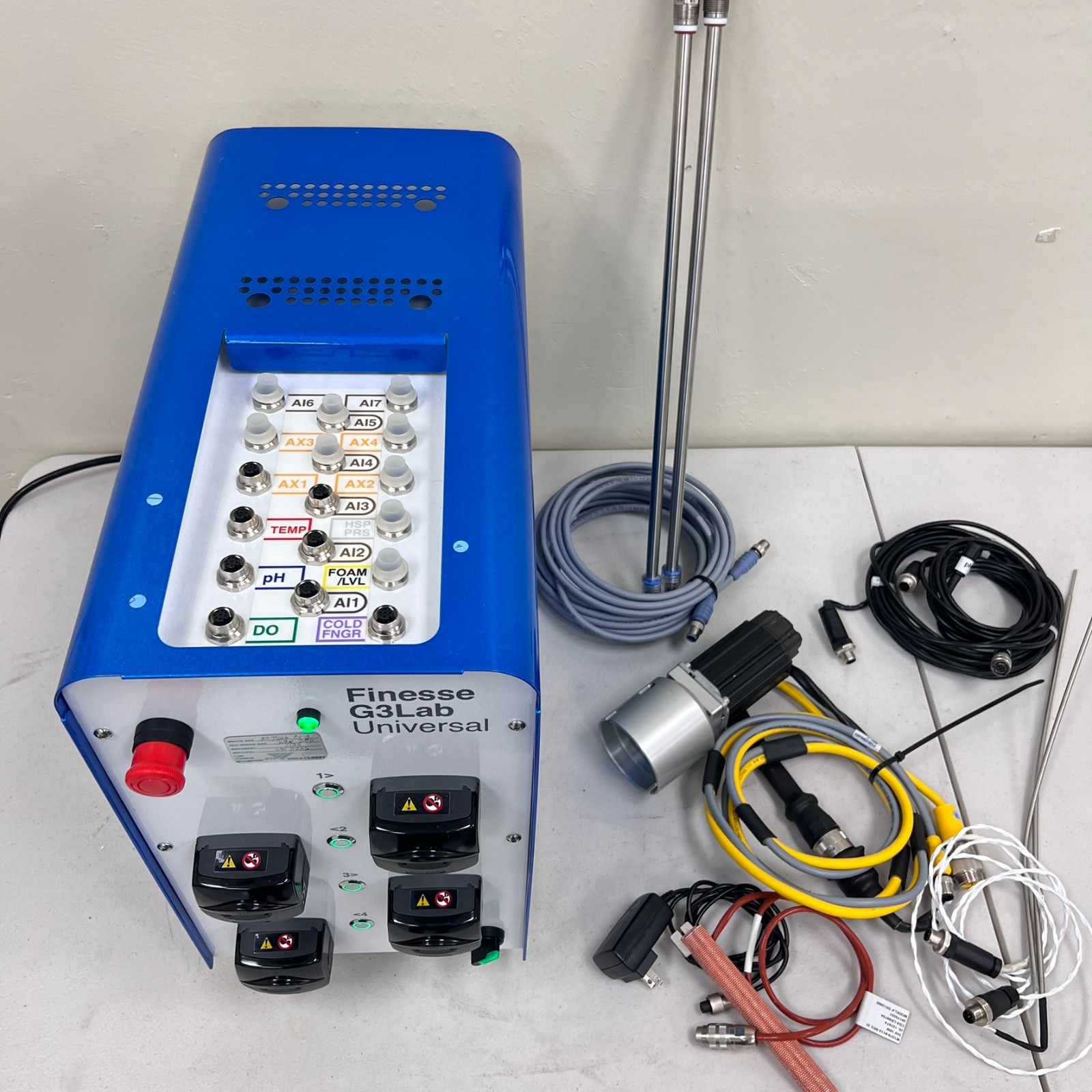 Finesse G3 Lab Universal F100-2277 Bioreactor Controller and Cables W Accesories