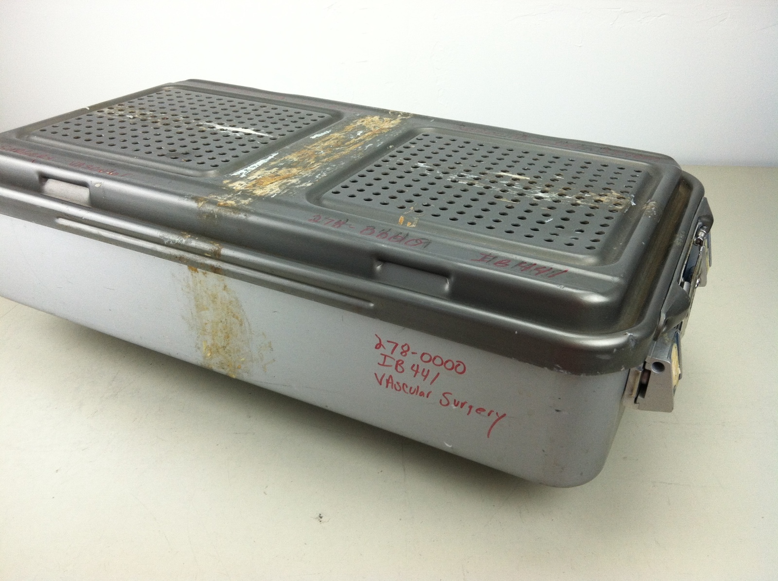 V. MUELLER GENESIS FULL SIZE STERILIZATION MEDICAL CONTAINER 23.5″ x 12.5″ x 6″