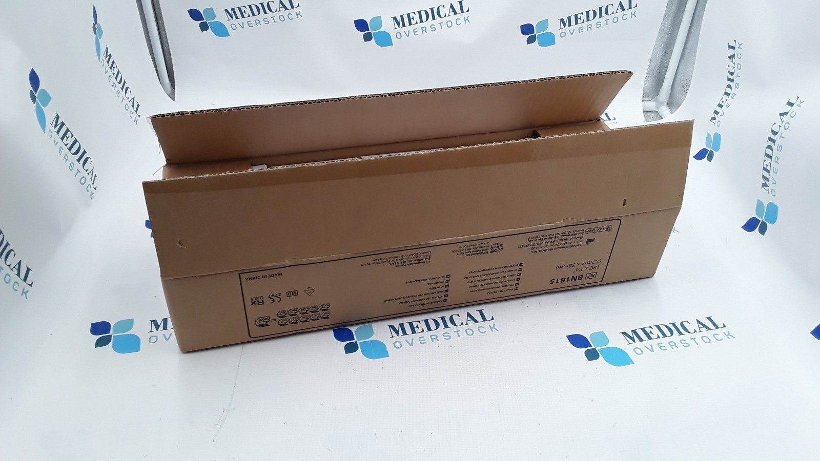 ICU Medical Blunt Fill Needle 18Gx 1 1/2″ REF BN1815 Lot of 8 Boxes 100 per