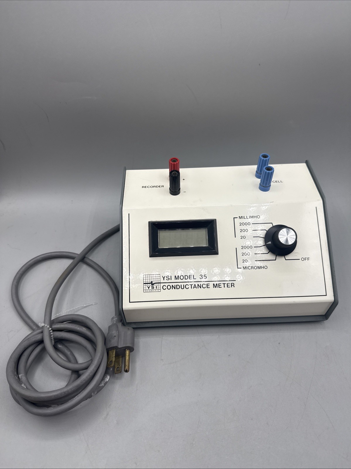 YSI SCIENTIFIC DIVISION MODEL 32 CONDUCTANCE METER