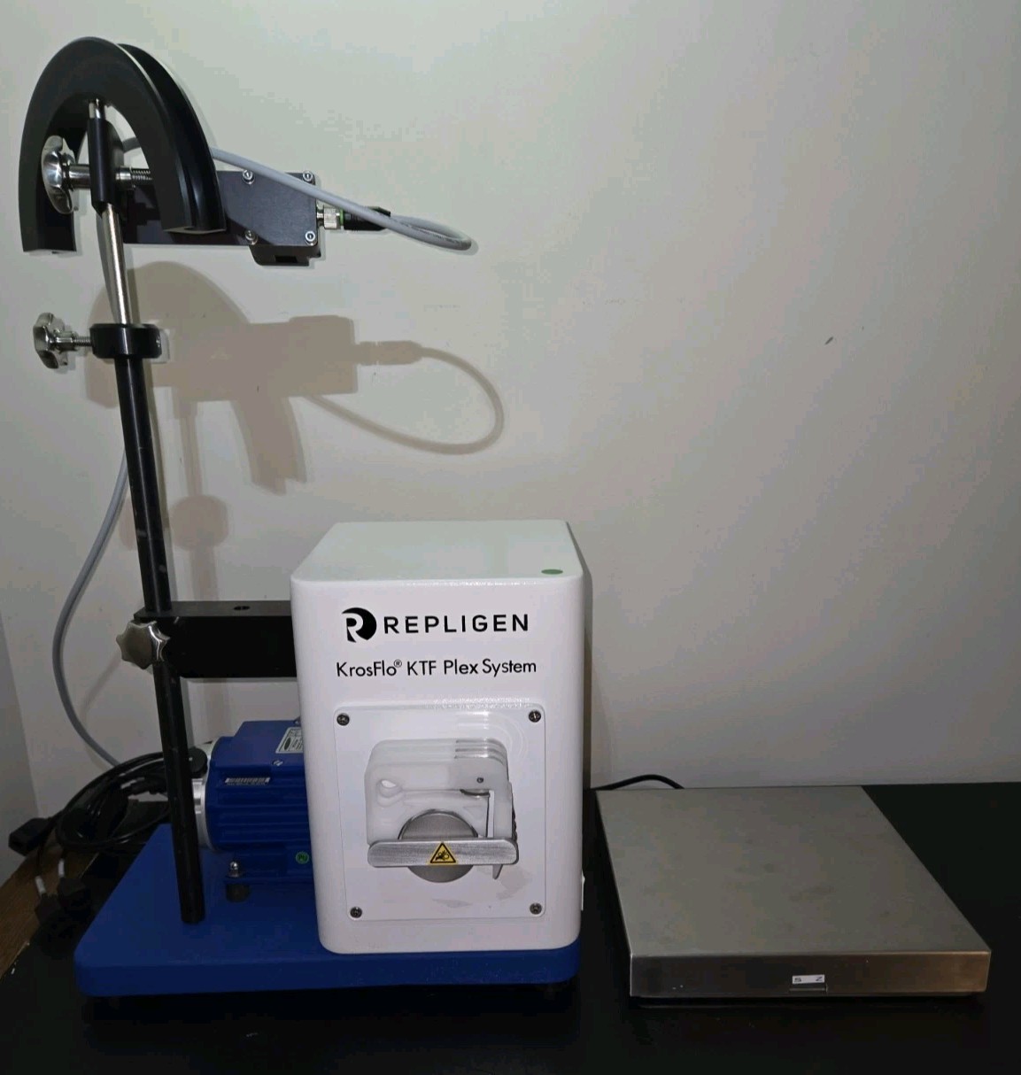Repligen i100 Triple Peristaltic Pump Station, Flowmeter & Scale KrosFlo KTF TFF