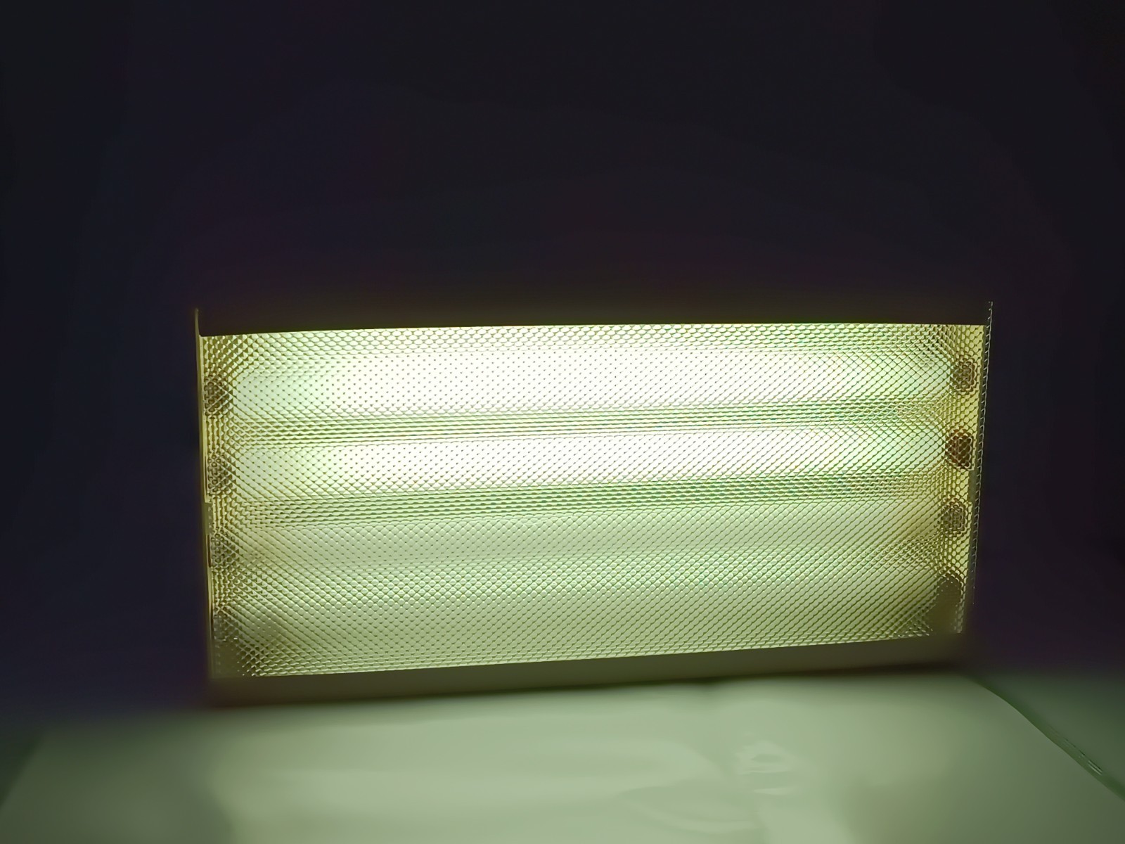 Unbranded Portable Light Therapy Box with Carrying Case, 4 Lamp, 24″ W x 12″ H
