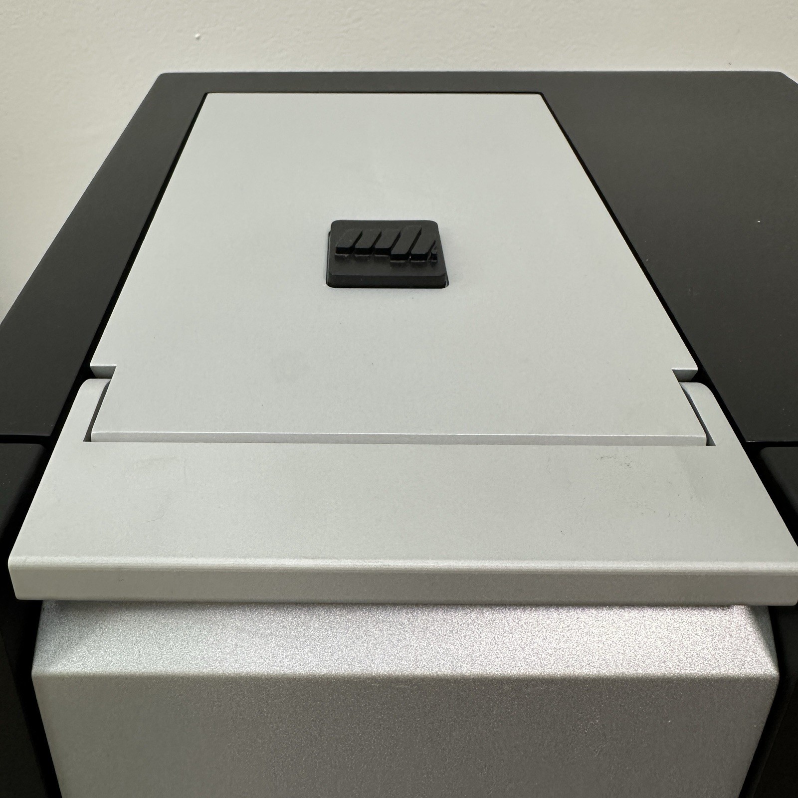 Mission Bio Tapestri Single Cell DNA Sequencing Benchtop Instrument /30Day Wrnty