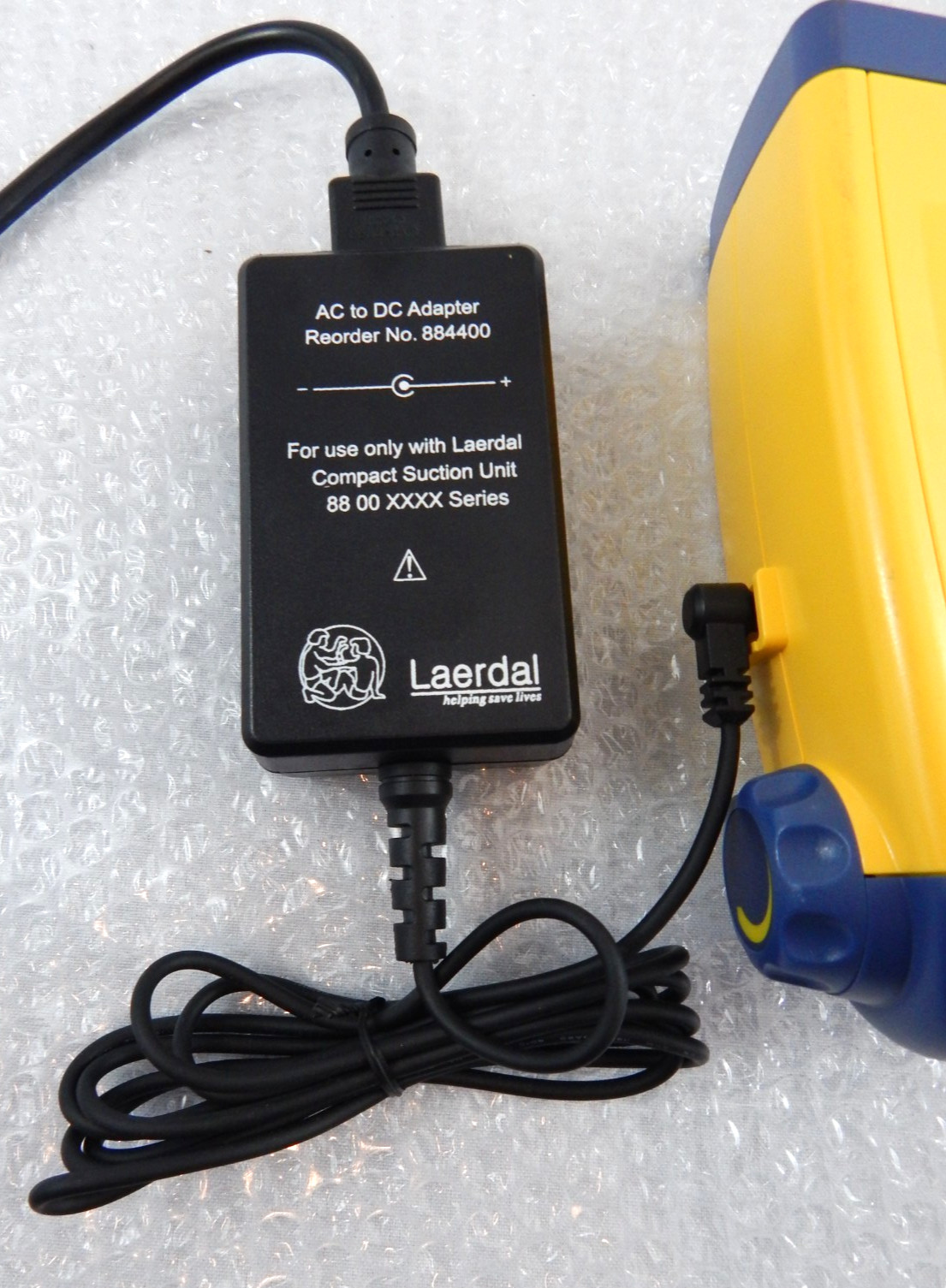 LAERDAL COMPACT SUCTION UNIT 4 LCSU 4 REF 88006001 WITH MANUAL & AC