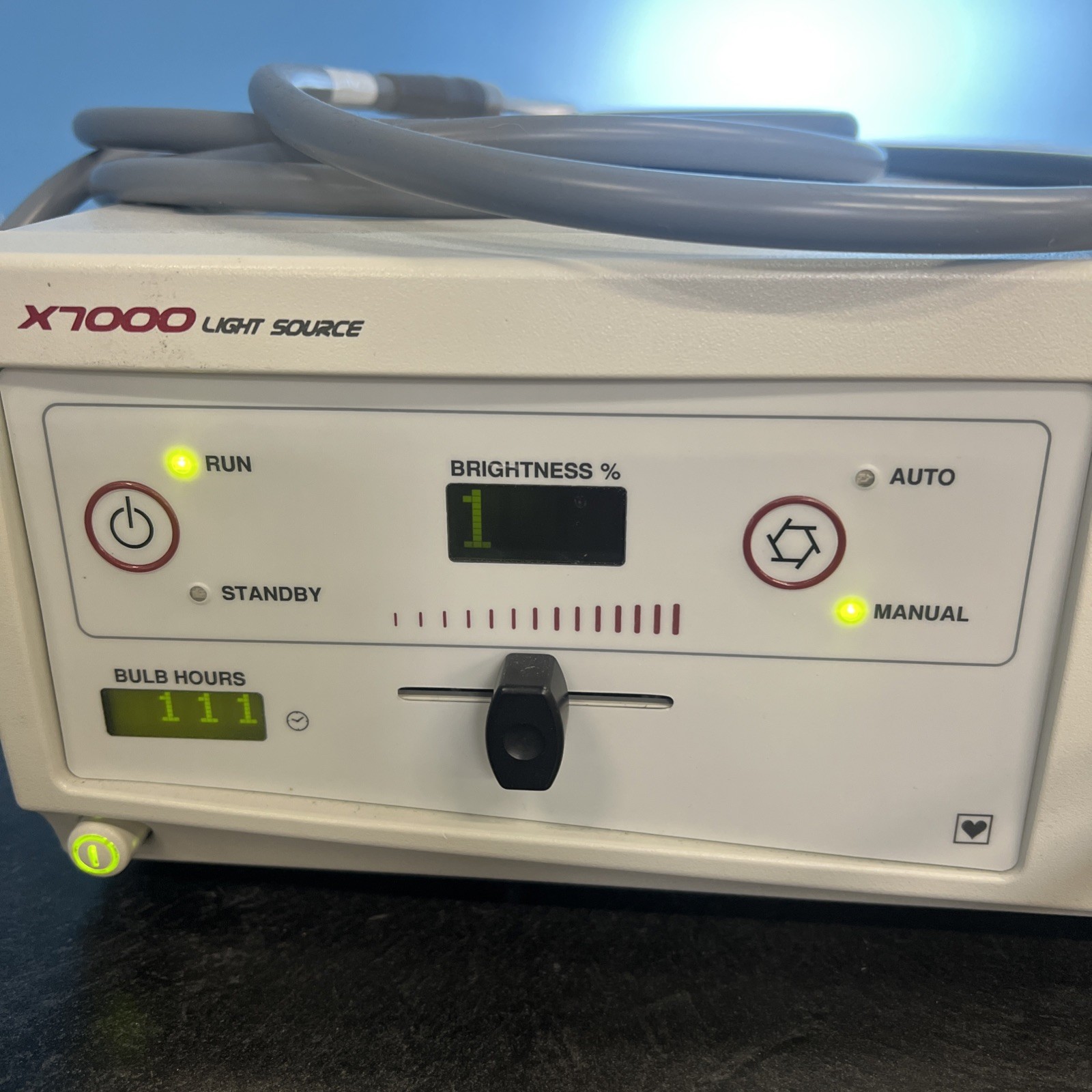 Stryker X7000 Xenon Light Source with light cable Please See Description