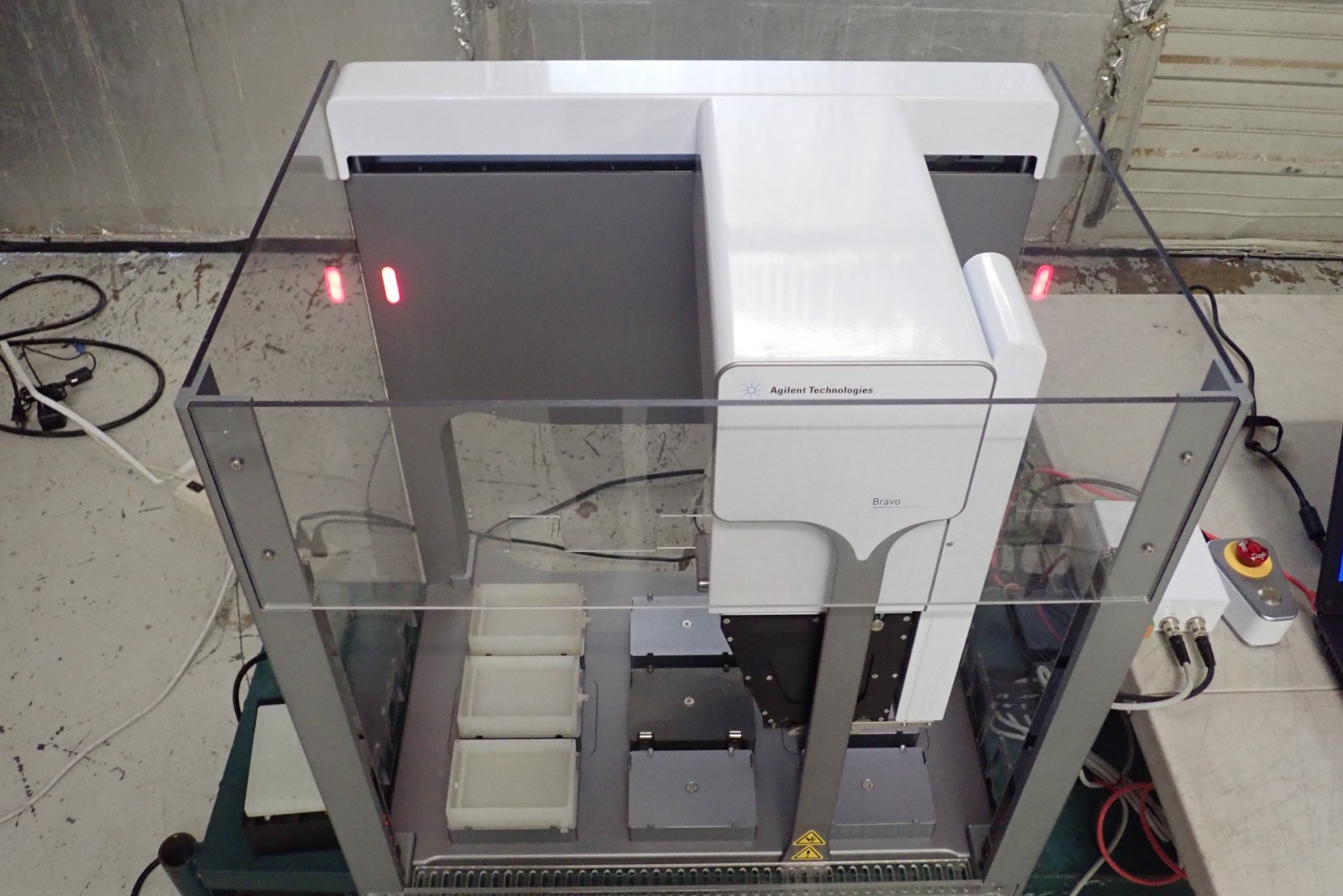 Agilent Bravo Automated Liquid Handler 96 lt 96-well Model 16050-102 w/ Extras