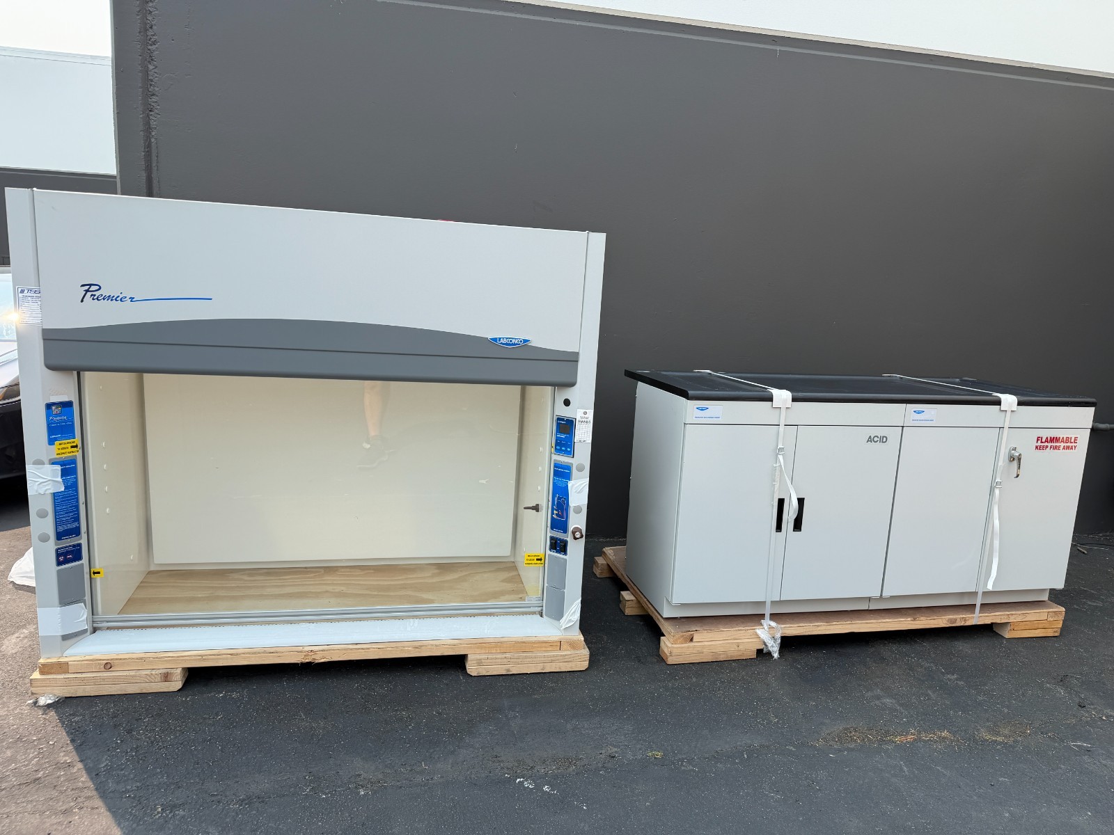Labconco Protector Premier 6ft Chemical Fume Hood
