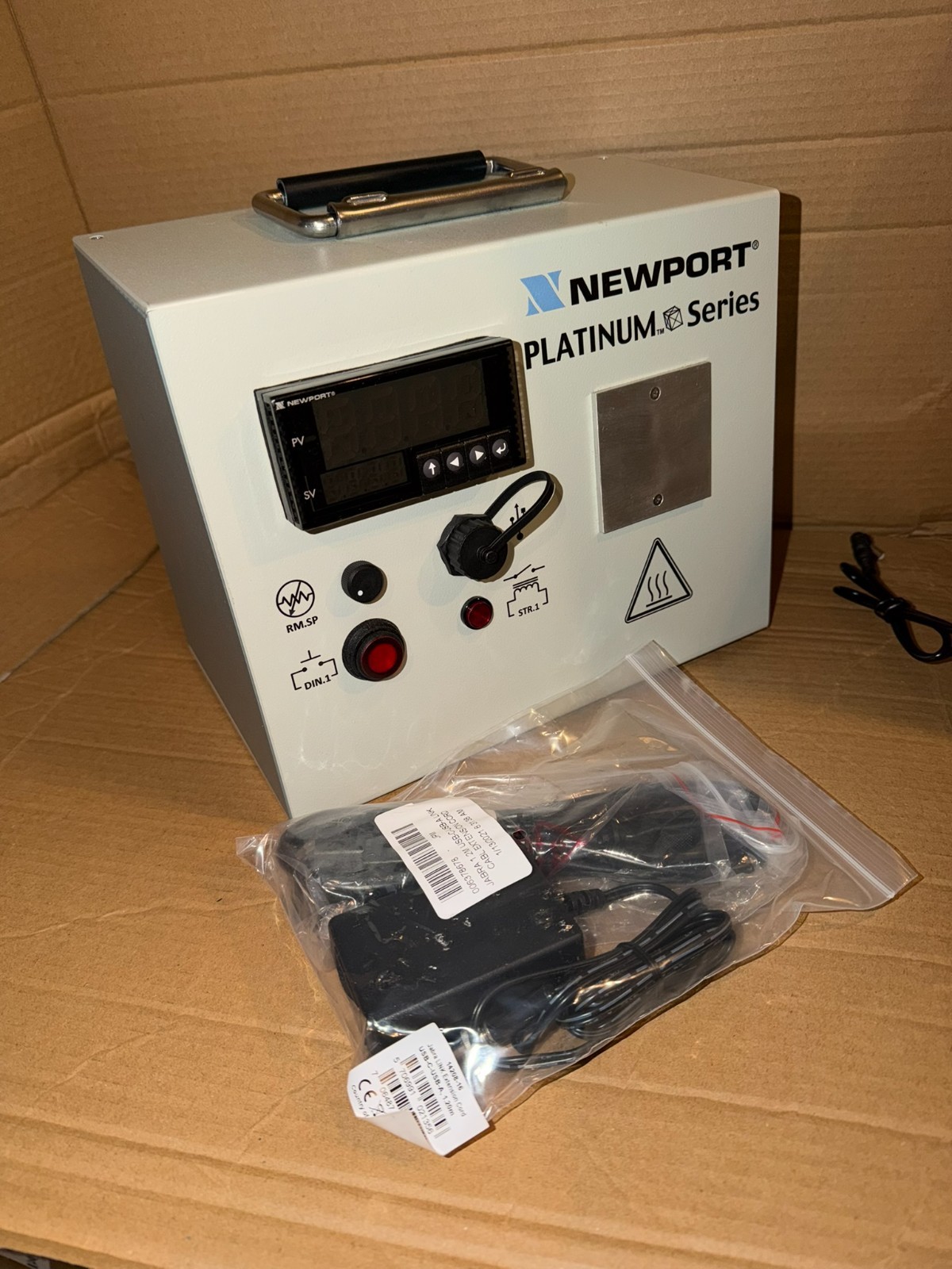 Newport Platinum Series Bench-Top PID Temperature Controller, RS-232