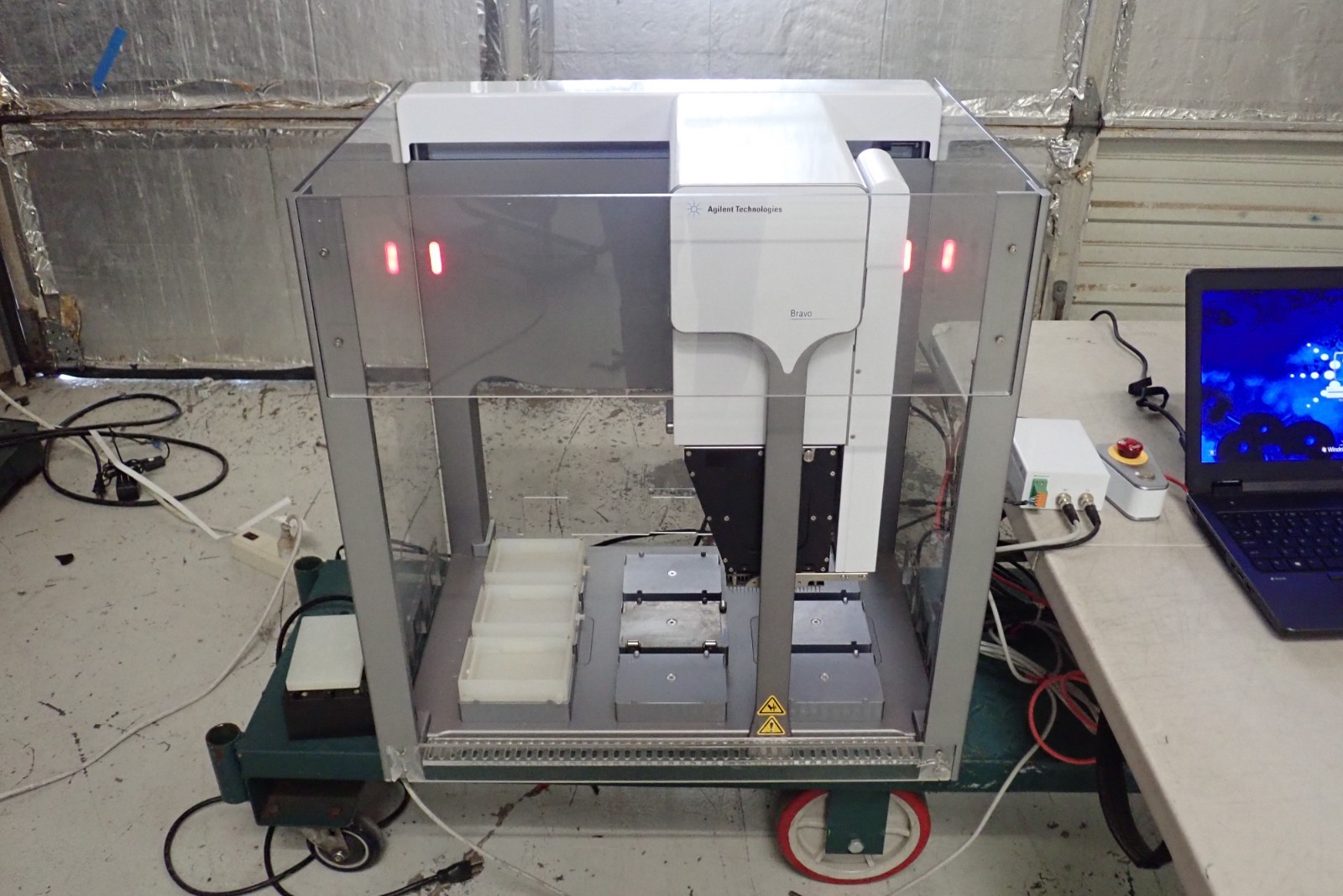 Agilent Bravo Automated Liquid Handler 96 lt 96-well Model 16050-102 w/ Extras