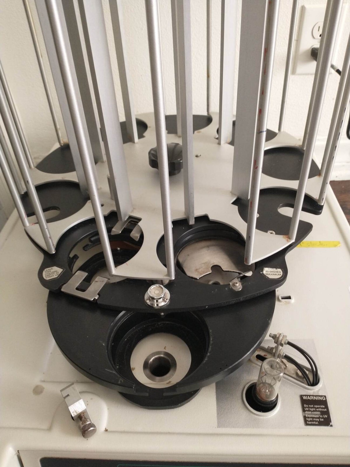 New Brunswick Scientific Co. MP-1000 Pourmatic Automated Plate Pourer