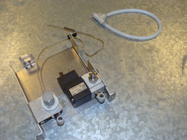 NEW Thermo Pneumatic Control Valve Solenoid and Pressure Gauge SEE DESCRIPTION
