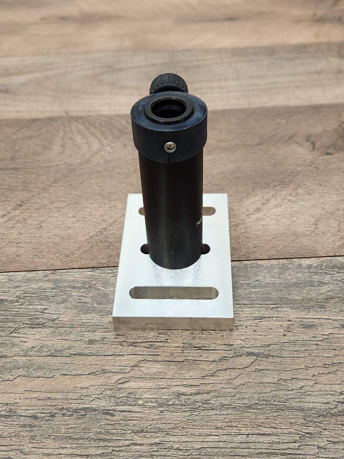Newport VPH-3 3″ Height Optical Post Holder and Base