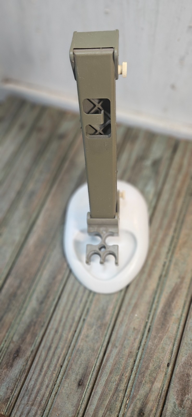 Unbranded Electrode holder with metal base coated in plastic