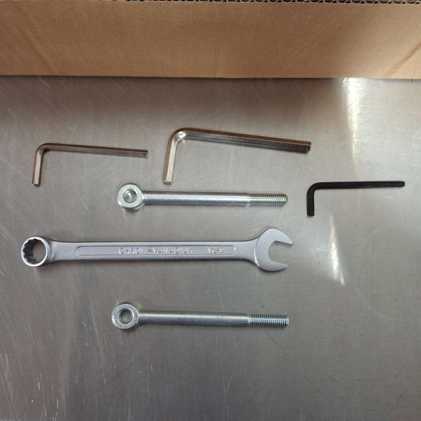 EIZO LD Monitor Lifting Tool Set P/N A5E10002033 Including Kito CX003 Pulley