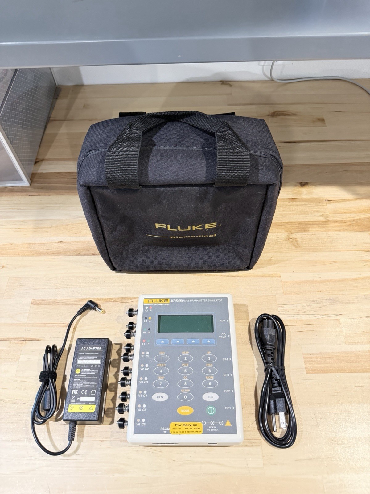 FLUKE MPS450 MULTIPARAMETER SIMULATOR W/ CASE & CHARGER – TESTED