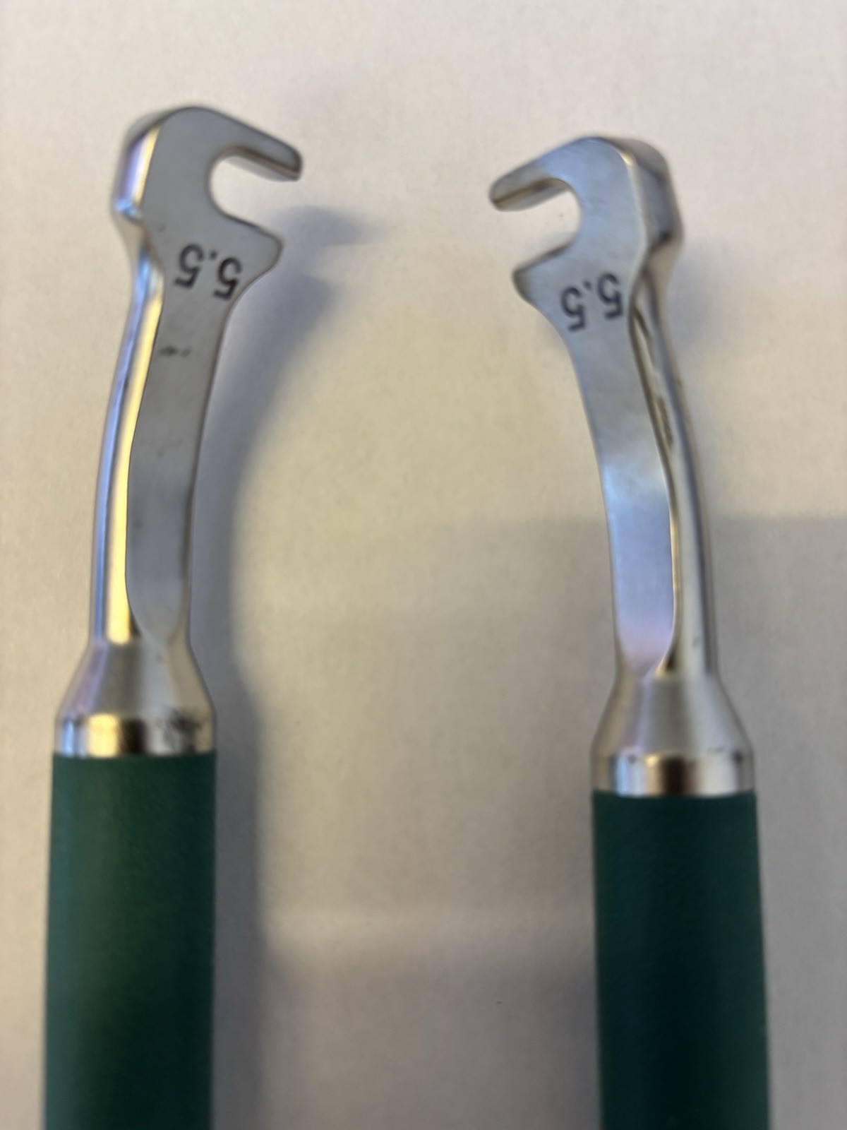 5.5 Double-Ended spinal insitu rod benders.