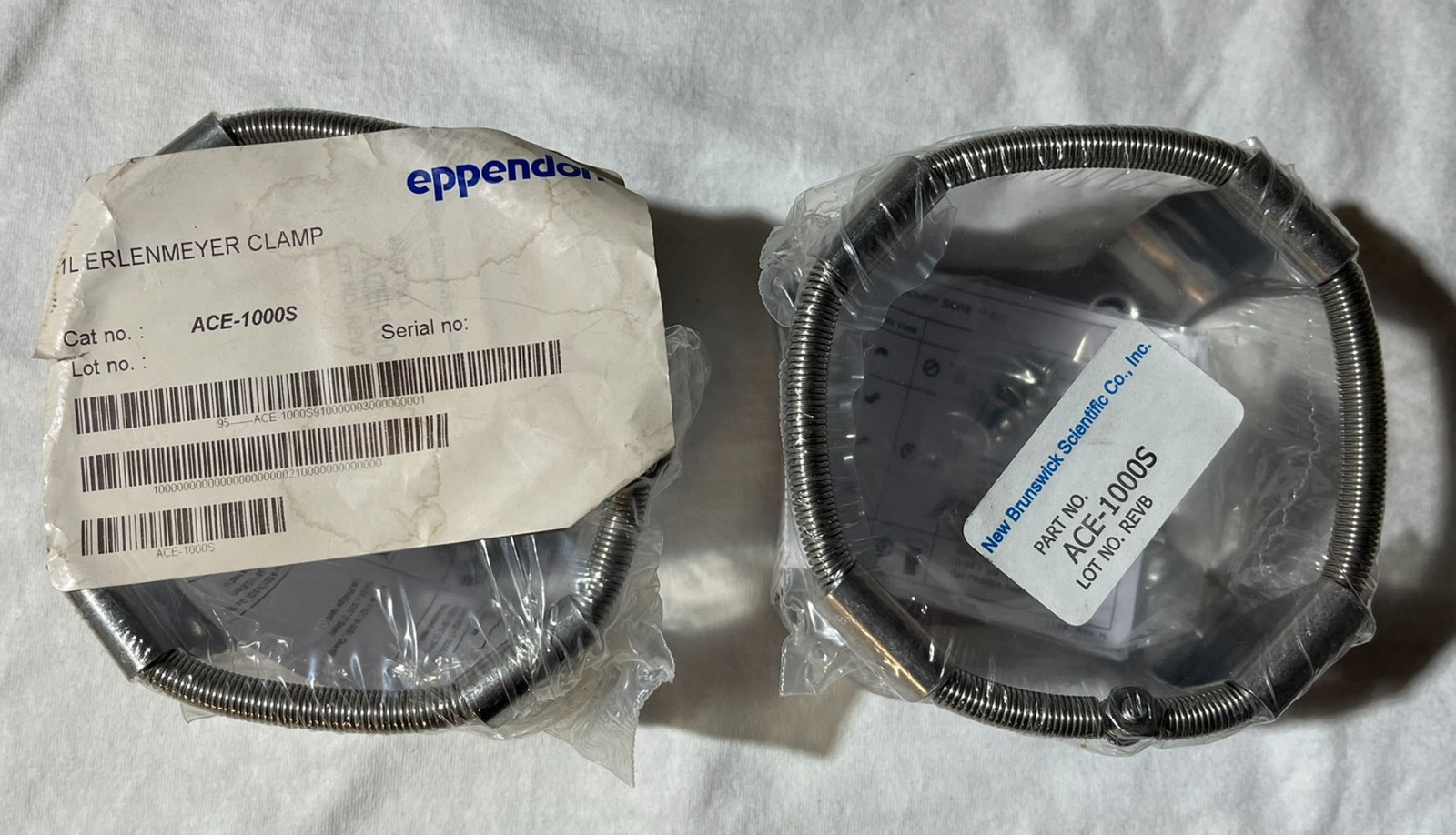 2 NEW BRUNSWICK SCIENTIFIC ACE-1000S CLAMPS REVB 1 Liter Erlenmeyer Clamp