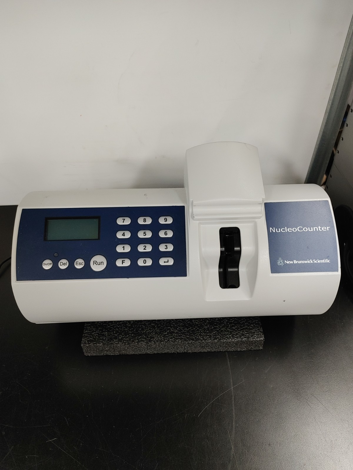 NEW BRUNSWICK SCIENTIFIC ChemoMetec DK-3450 Allerod NucleoCounter Type 900-0005