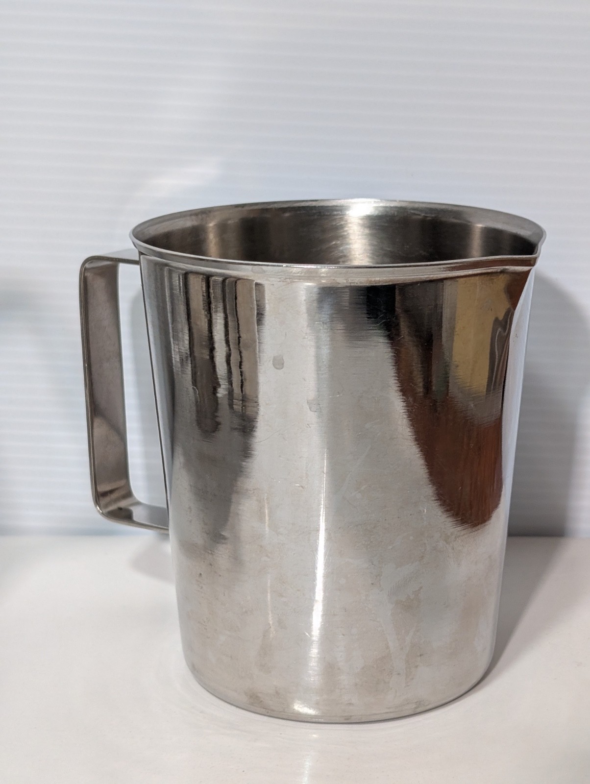 Polar Ware 18-8 Stainless Steel T-1063 Graduated Lab Beaker w Handle 32oz/1000cc