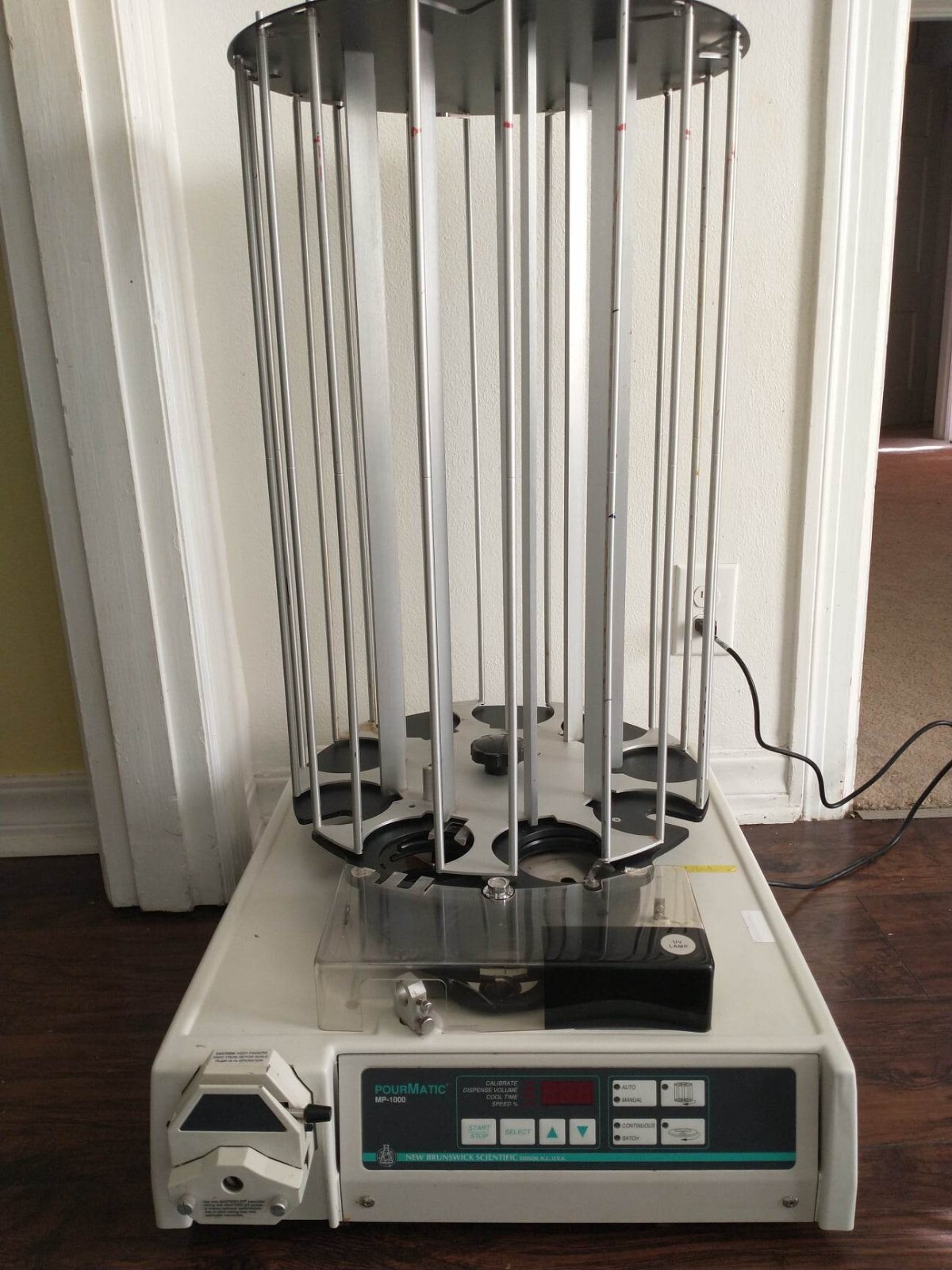 New Brunswick Scientific Co. MP-1000 Pourmatic Automated Plate Pourer