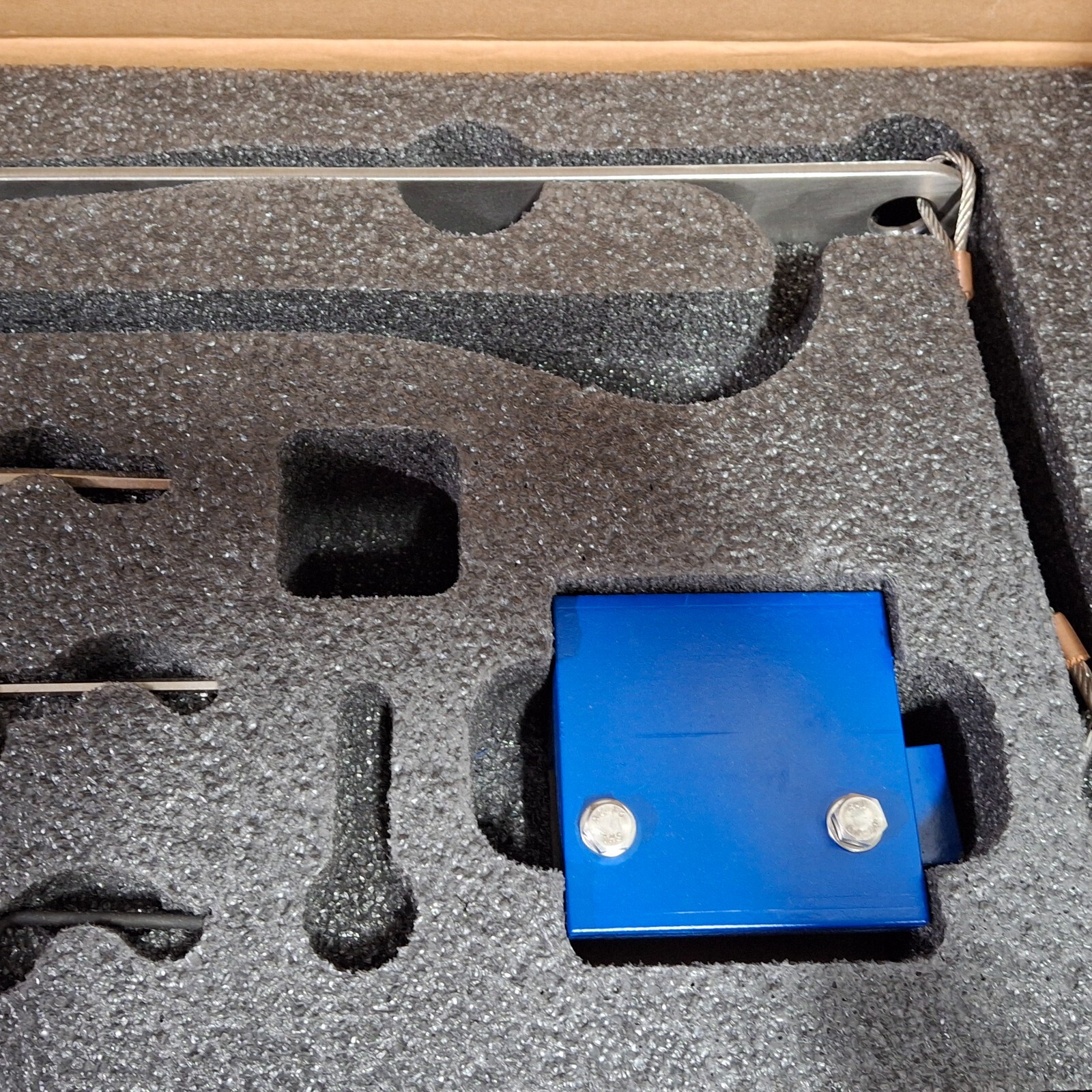 EIZO LD Monitor Lifting Tool Set P/N A5E10002033 Including Kito CX003 Pulley