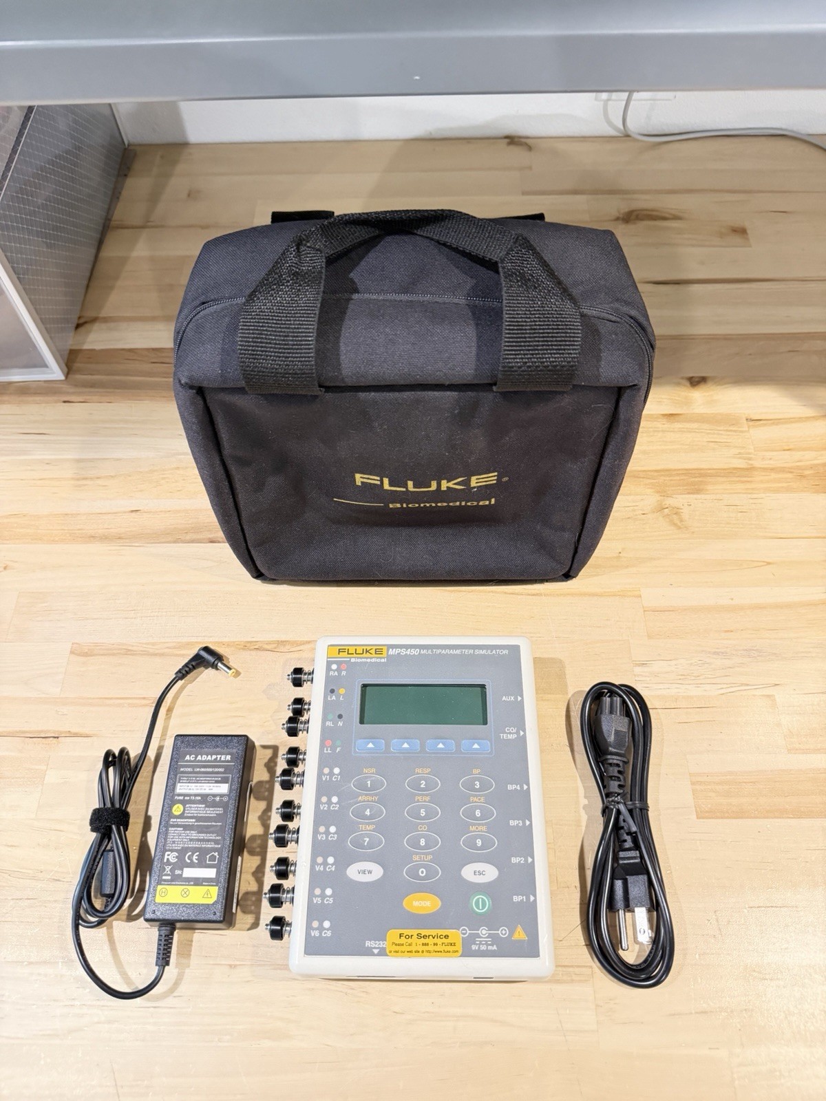 FLUKE MPS450 MULTIPARAMETER SIMULATOR W/ CASE & CHARGER – TESTED
