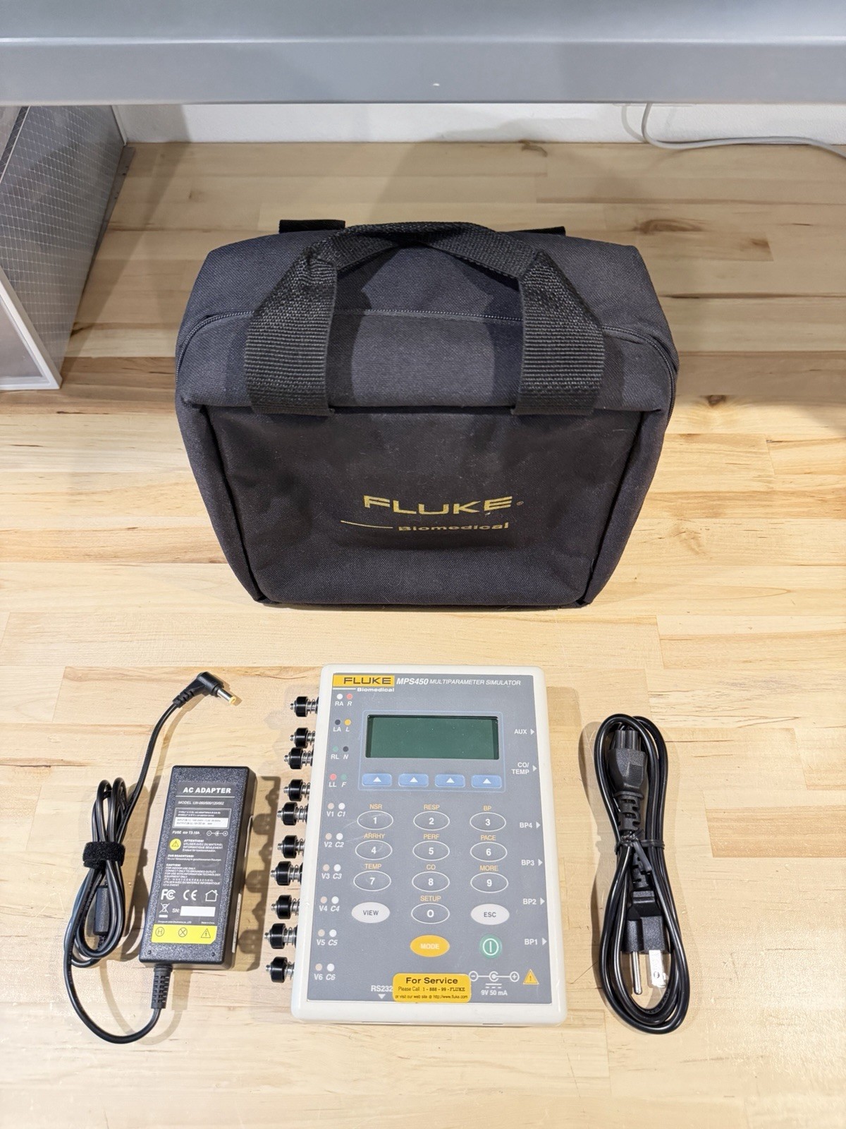 FLUKE MPS450 MULTIPARAMETER SIMULATOR W/ CASE & CHARGER – TESTED