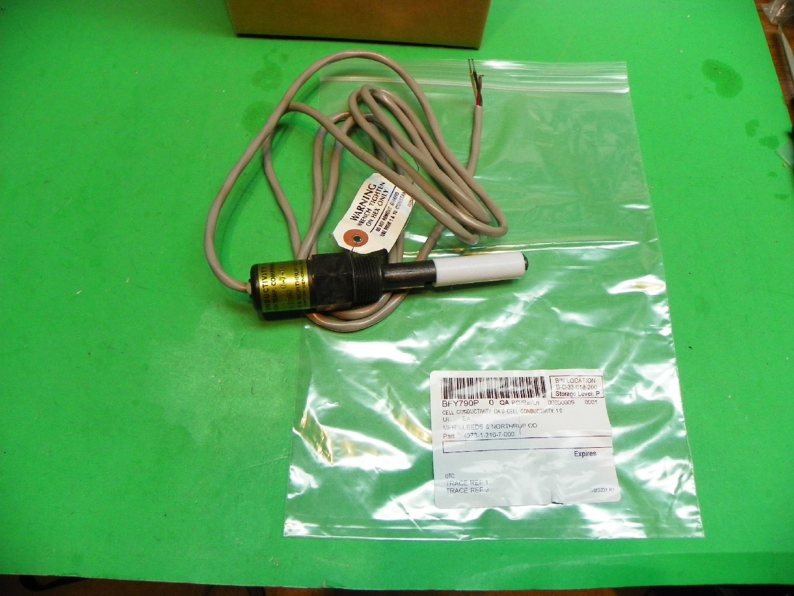 New Honeywell Leeds & Northrup Conductivity Cell + T.C. 4973-1-210-7-000 C3