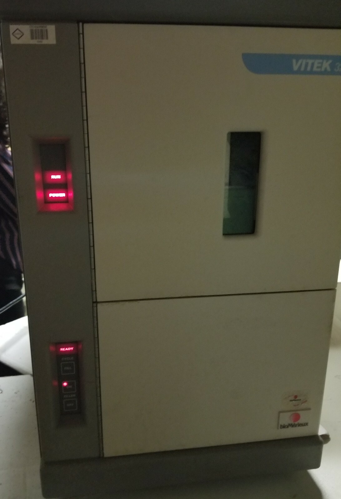 Vitek 32 BioMerieux Bacterial Identification Analyzer System