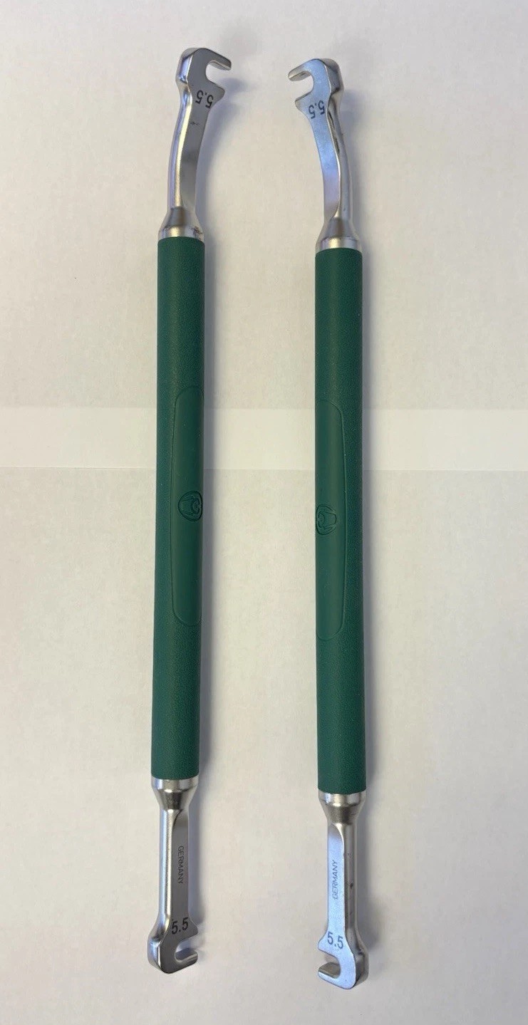 5.5 Double-Ended spinal insitu rod benders.