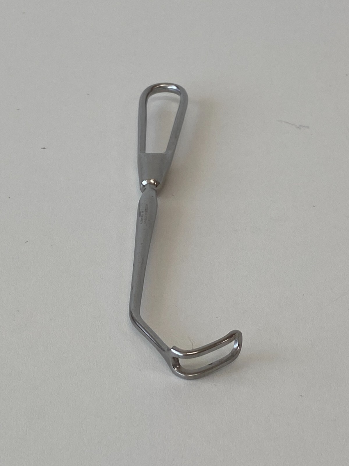 L24: Codman Cushing Decompression Retractor 50-1060