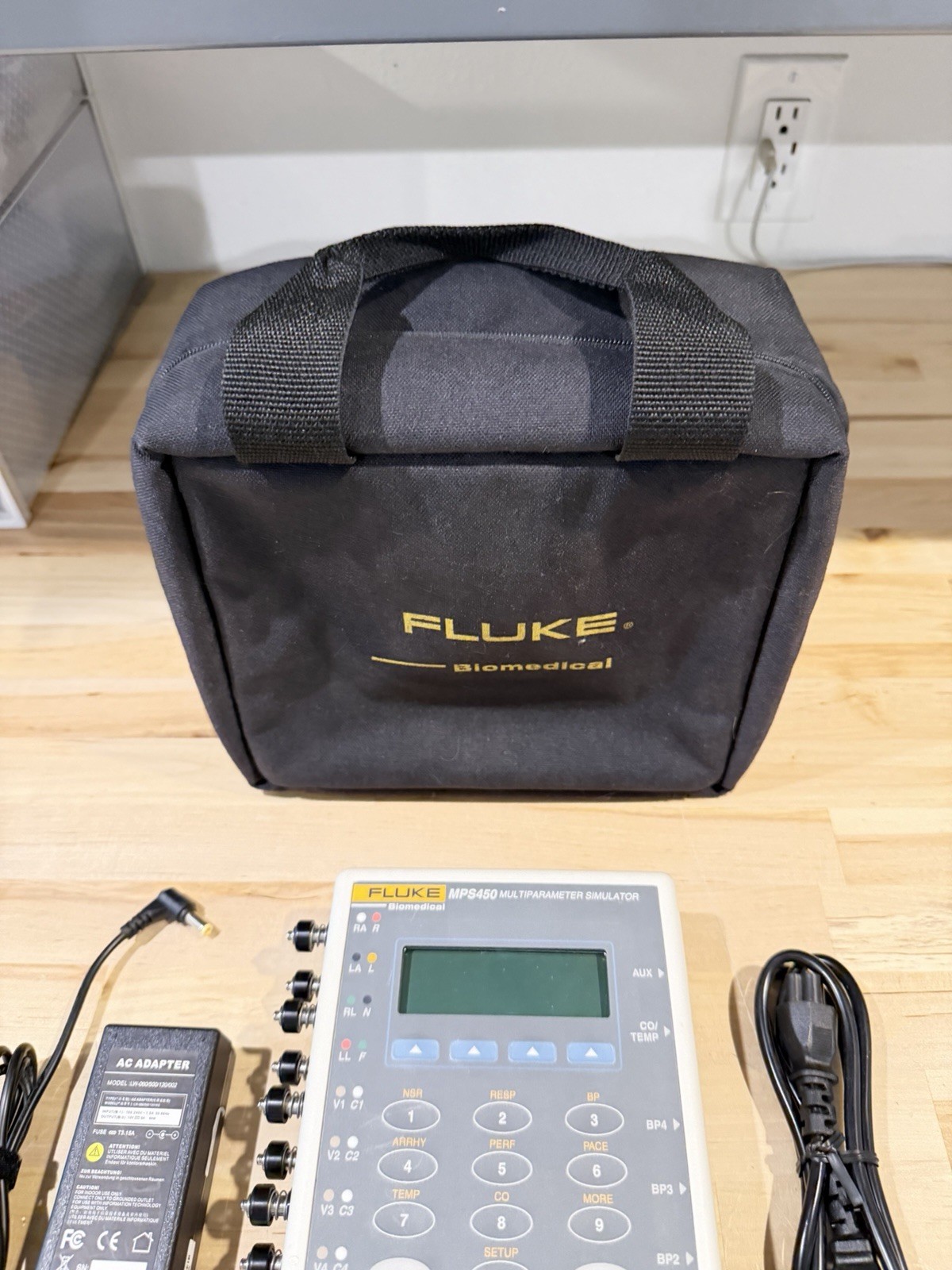 FLUKE MPS450 MULTIPARAMETER SIMULATOR W/ CASE & CHARGER – TESTED