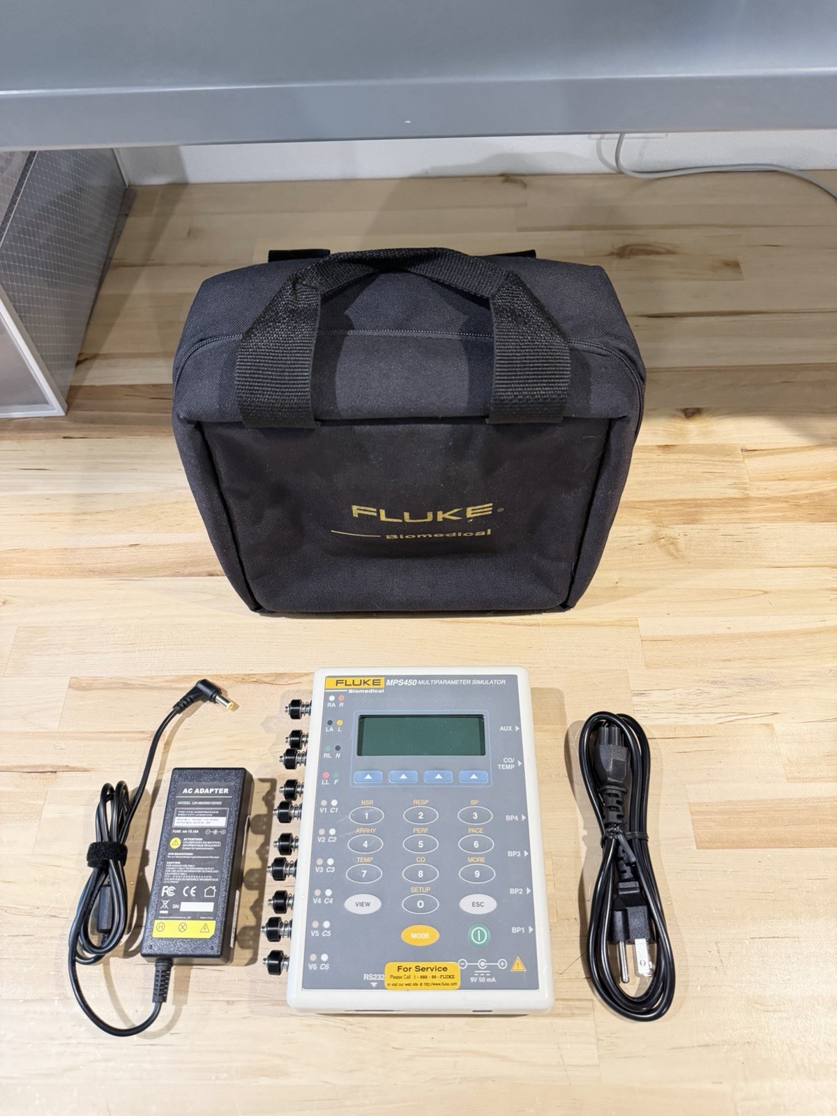 FLUKE MPS450 MULTIPARAMETER SIMULATOR W/ CASE & CHARGER – TESTED