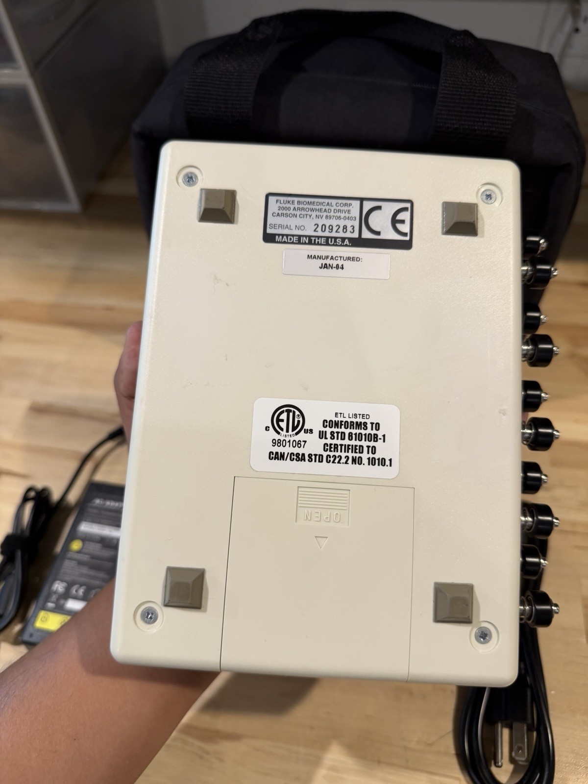 FLUKE MPS450 MULTIPARAMETER SIMULATOR W/ CASE & CHARGER – TESTED