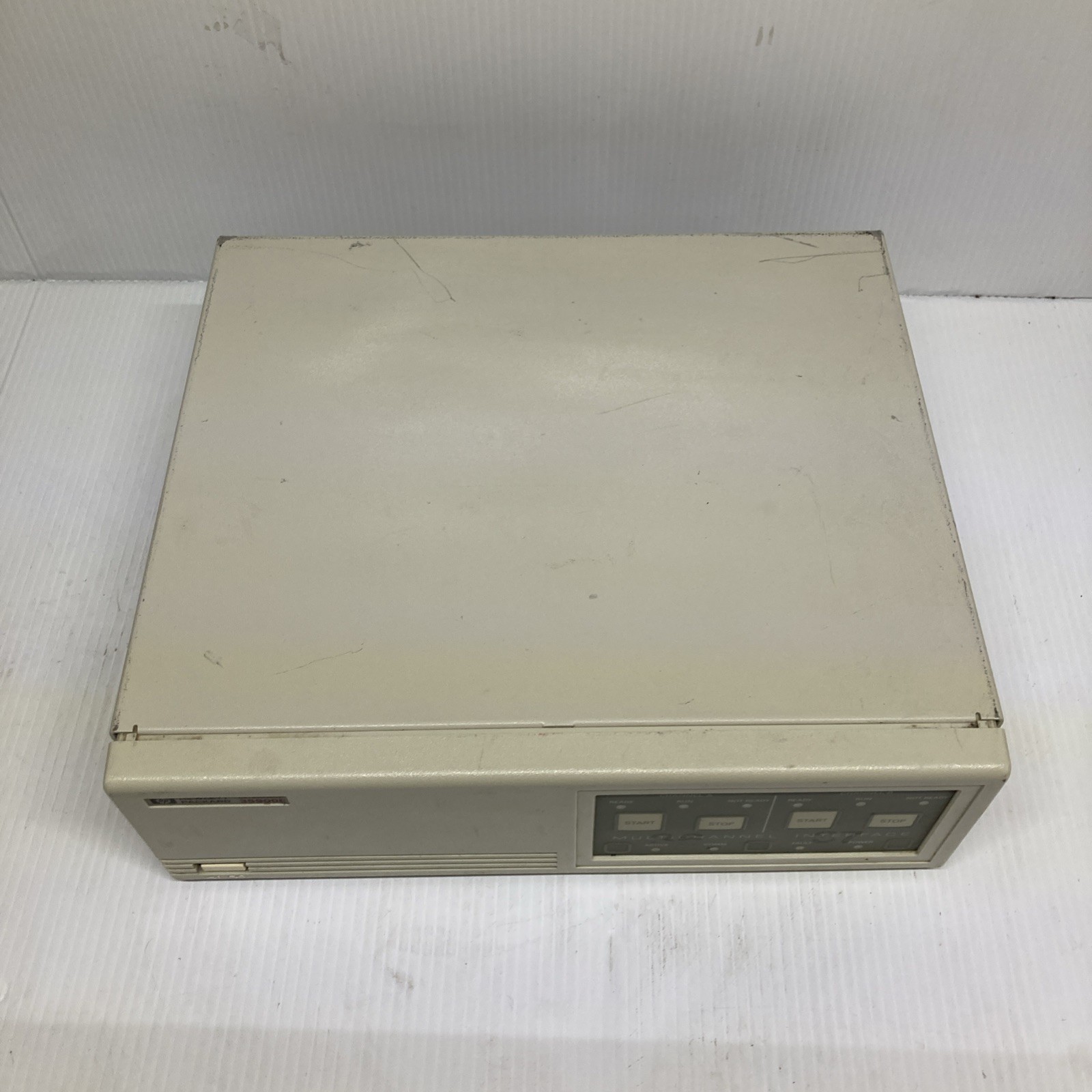Agilent 35900E Dual Channel Multichannel Interface powers on for parts