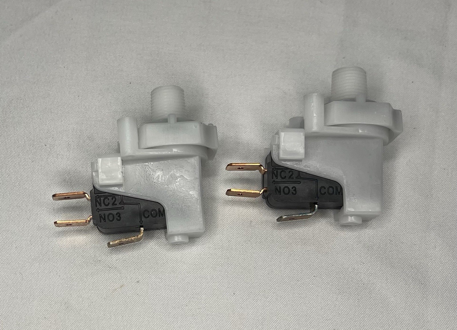 2 THERMO SCIENTIFIC PRESS SWITCH FOR INCUBATOR 11.5PR/9.5PR 360213 TNP125X 2153