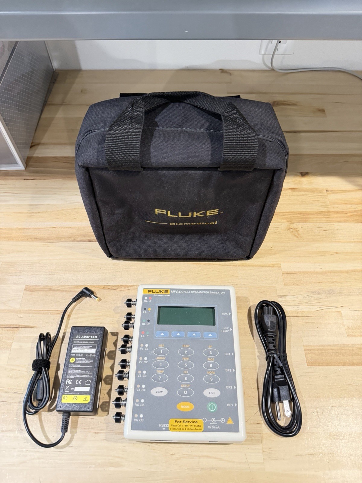 FLUKE MPS450 MULTIPARAMETER SIMULATOR W/ CASE & CHARGER – TESTED